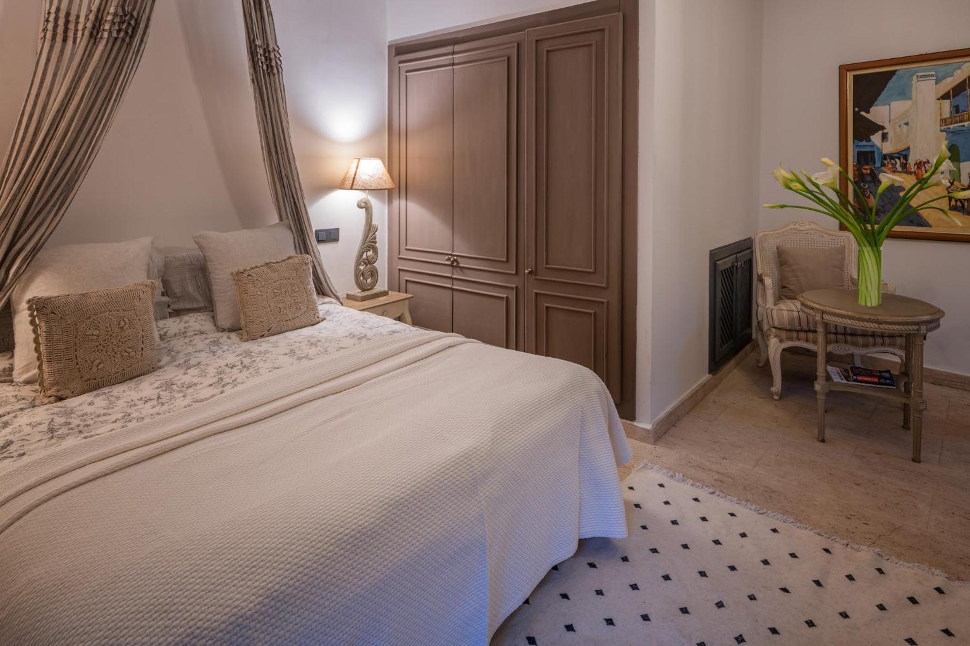 Paschmina Guest house *