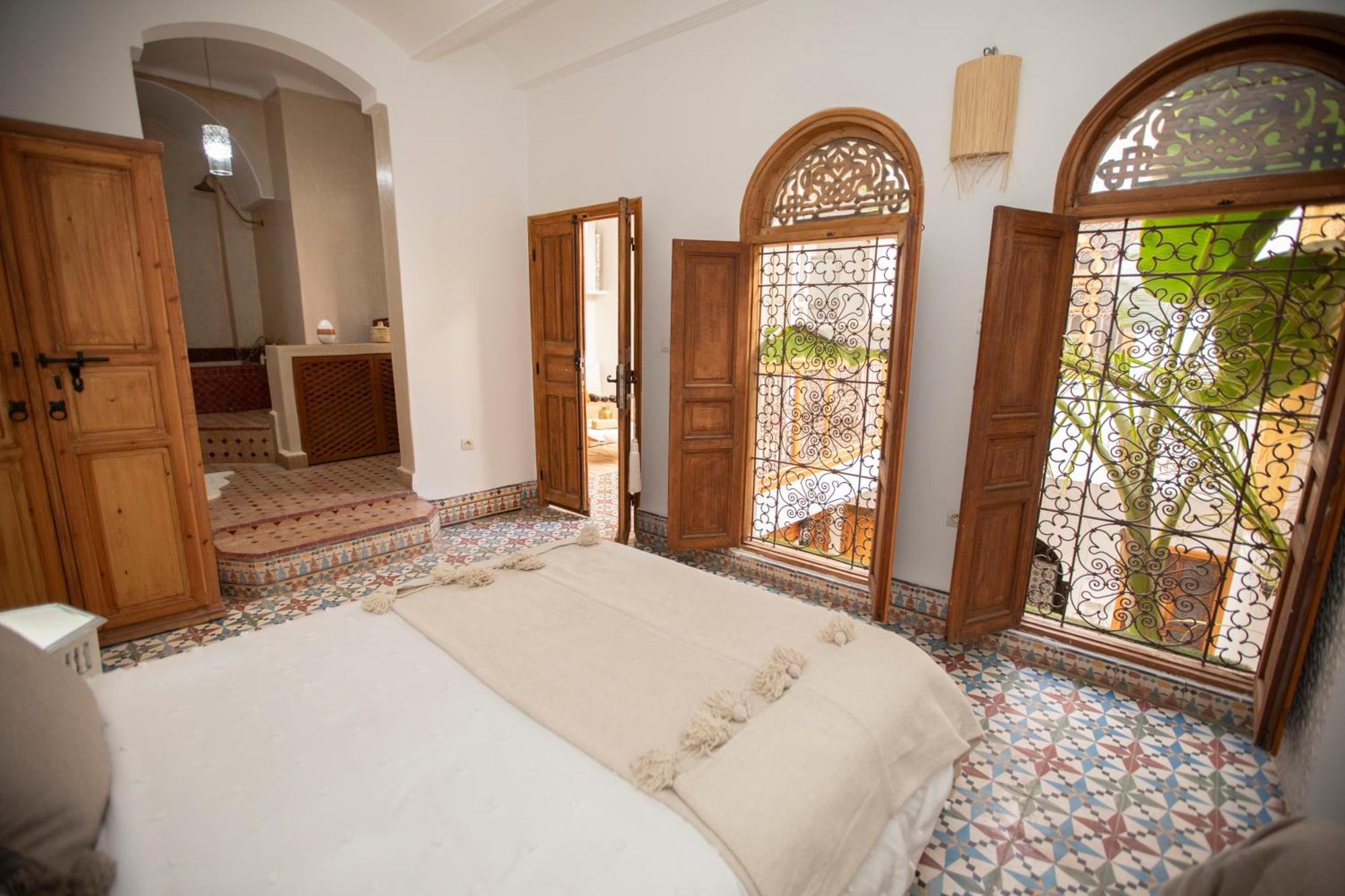 Naejma Privatisation, 2 Bassins Marrakesh