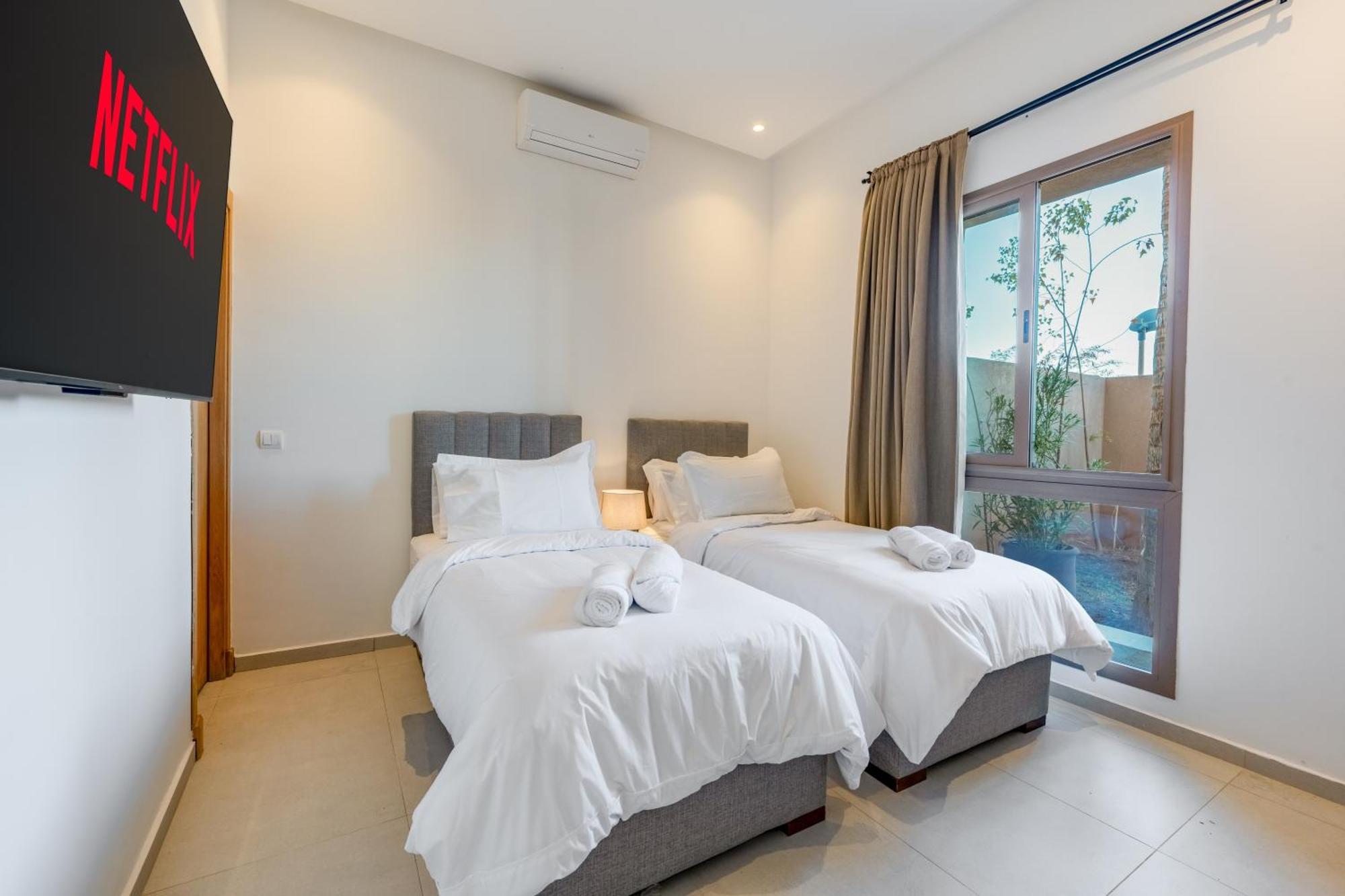 Dar Yas, Luxe A 15min Du Centre Avec Piscine Chauffee, Cuisiniere, Chauffeur, Air Hockey, Ping-pong & Jeux De Societe Villa
