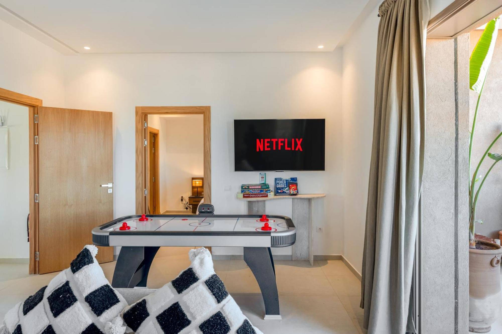 Dar Yas, Luxe A 15min Du Centre Avec Piscine Chauffee, Cuisiniere, Chauffeur, Air Hockey, Ping-pong & Jeux De Societe Villa