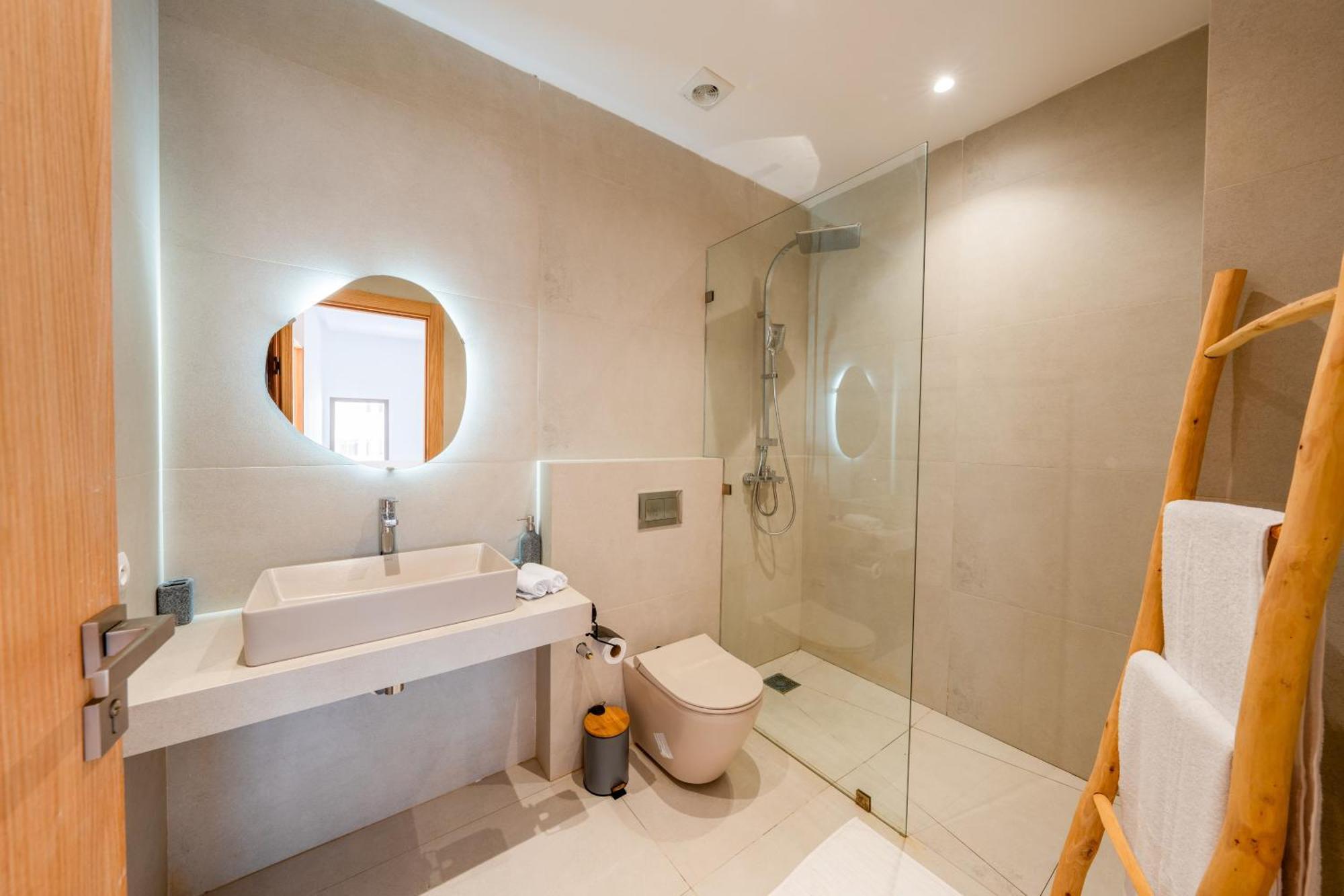 Villa Dar Yas, Luxe A 15min Du Centre Avec Piscine Chauffee, Cuisiniere, Chauffeur, Air Hockey, Ping-pong & Jeux De Societe *
