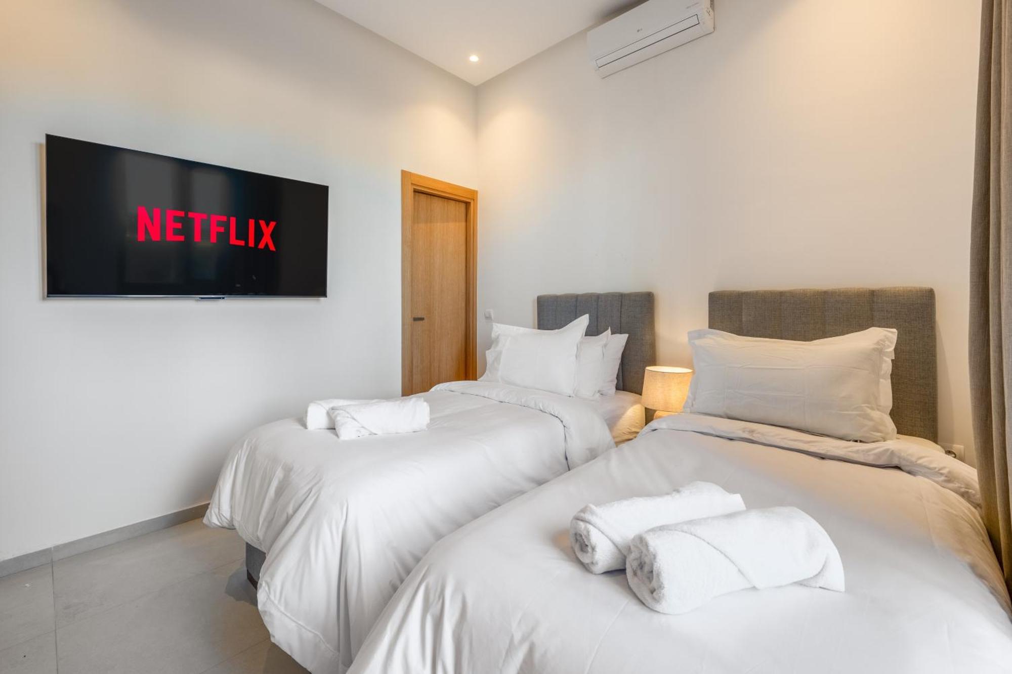 Dar Yas, Luxe A 15min Du Centre Avec Piscine Chauffee, Cuisiniere, Chauffeur, Air Hockey, Ping-pong & Jeux De Societe * Marrakesh