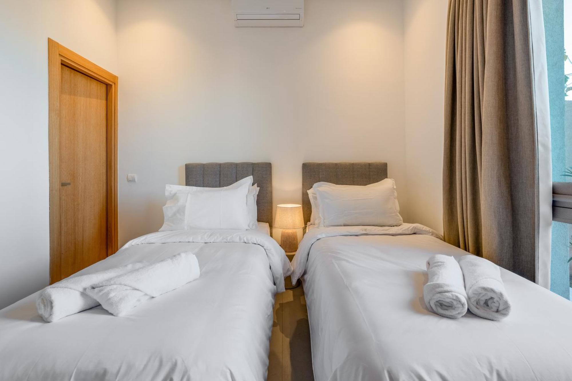 Dar Yas, Luxe A 15min Du Centre Avec Piscine Chauffee, Cuisiniere, Chauffeur, Air Hockey, Ping-pong & Jeux De Societe * Marrakesh