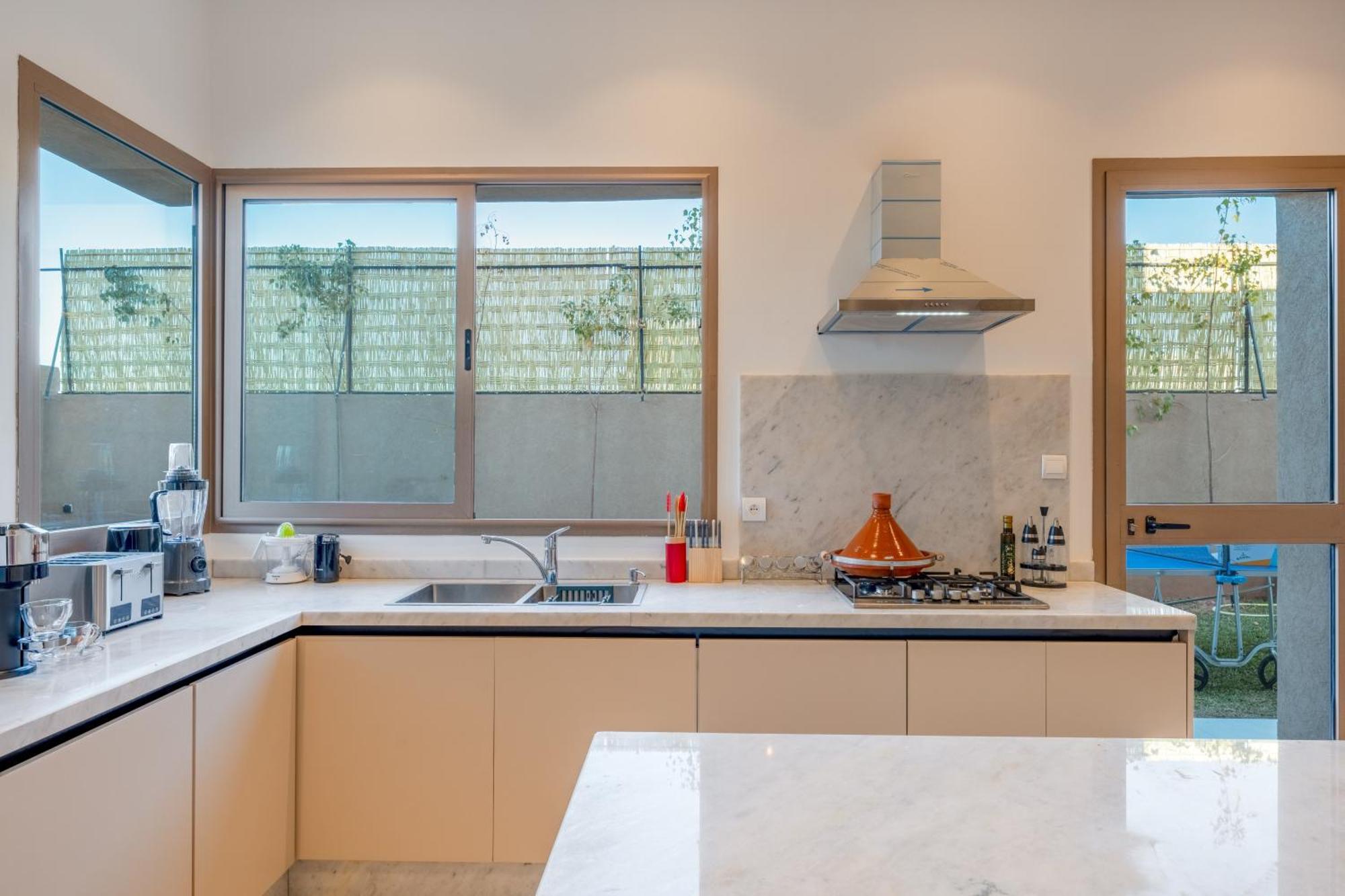 Villa Dar Yas, Luxe A 15min Du Centre Avec Piscine Chauffee, Cuisiniere, Chauffeur, Air Hockey, Ping-pong & Jeux De Societe Marrakesh