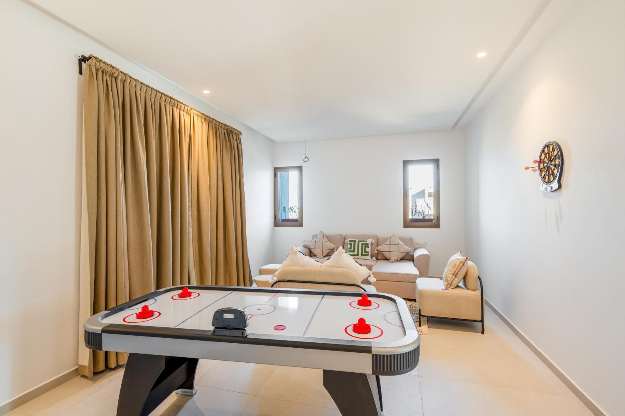 Villa Dar Yas, Luxe A 15min Du Centre Avec Piscine Chauffee, Cuisiniere, Chauffeur, Air Hockey, Ping-pong & Jeux De Societe