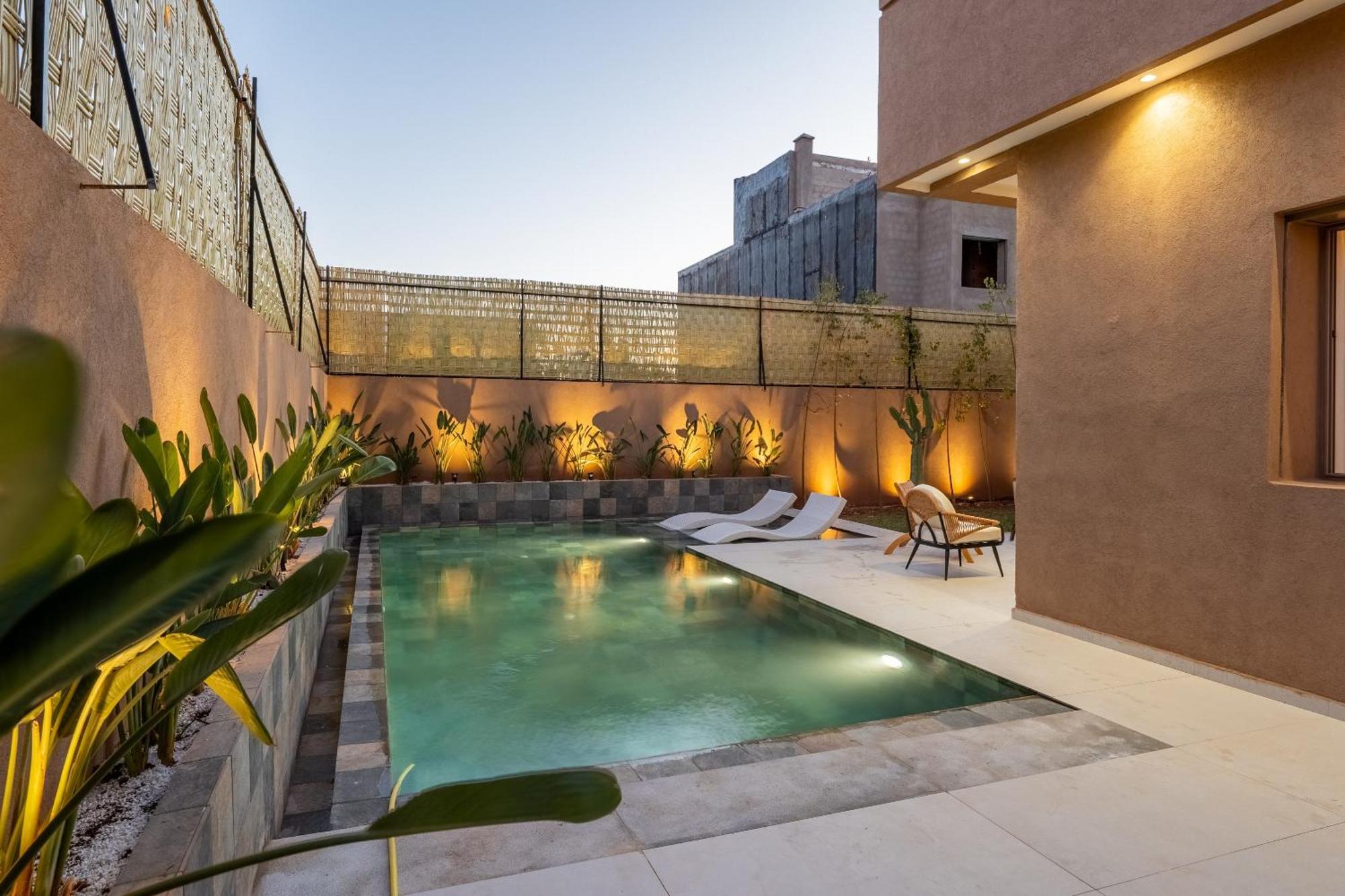 Dar Yas, Luxe A 15min Du Centre Avec Piscine Chauffee, Cuisiniere, Chauffeur, Air Hockey, Ping-pong & Jeux De Societe