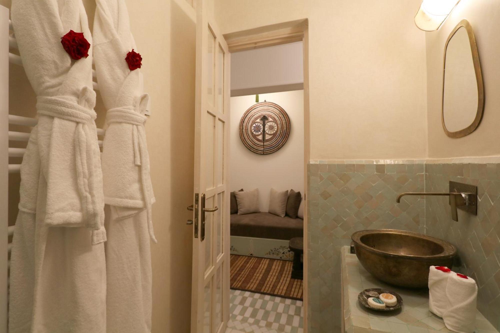 Wazani Square & Bed & Breakfast