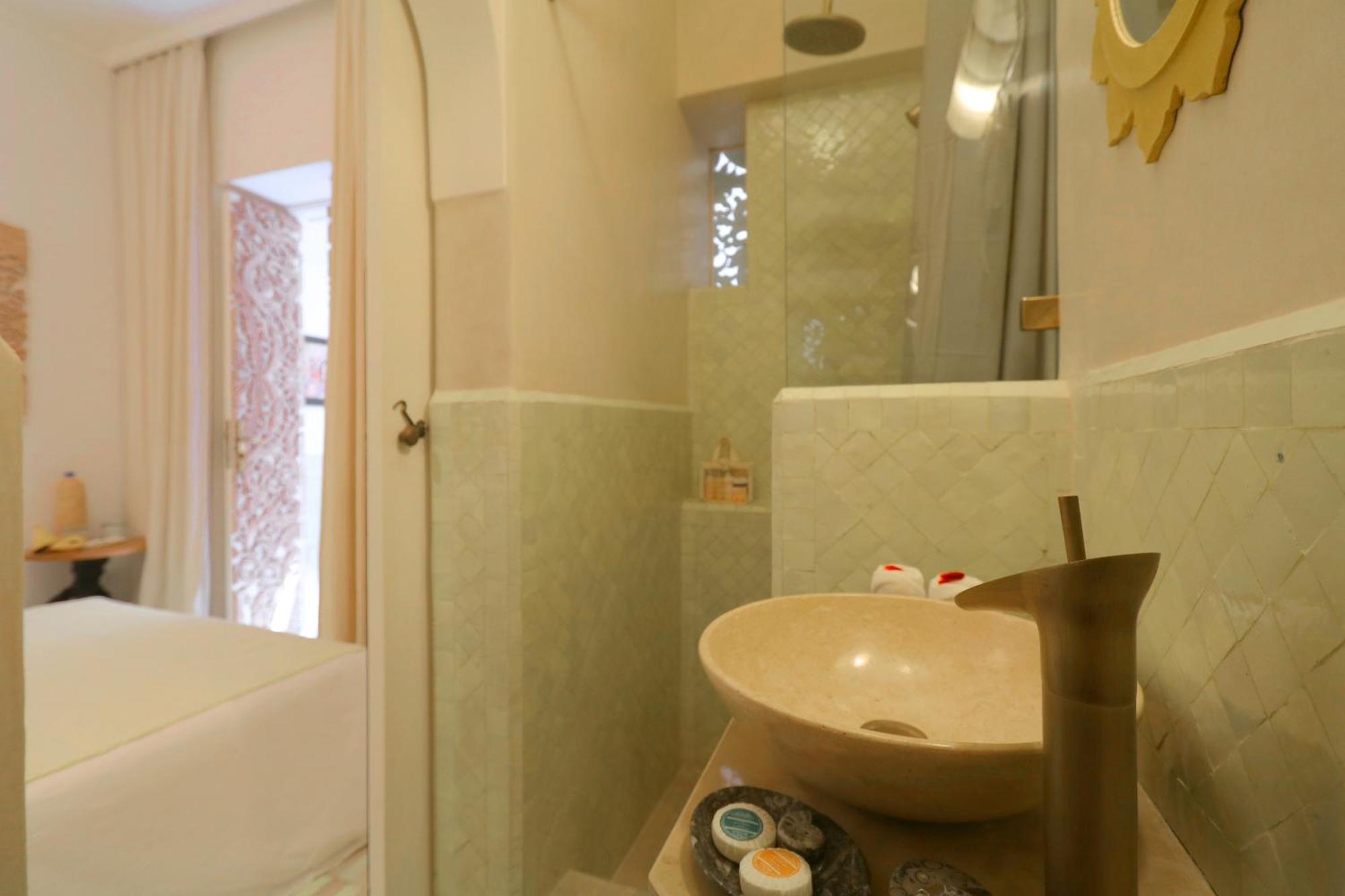 Wazani Square & Bed & Breakfast