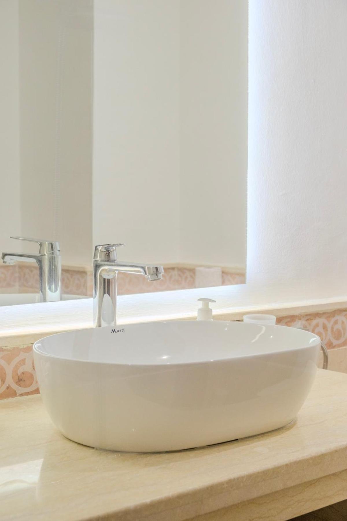 Luxury 2br With Pool & Garden View Balcony Apartment