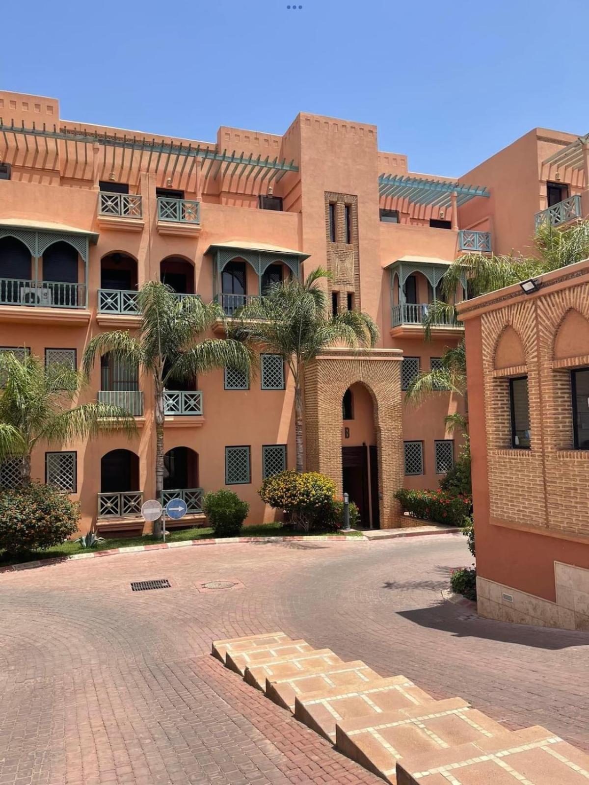 Luxury 2br With Pool & Garden View Balcony Apartment