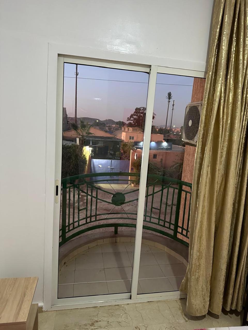 Le Hivernage 8-37-44 Face Gare Ctm Et A 10mn De L'aeroport * Marrakesh