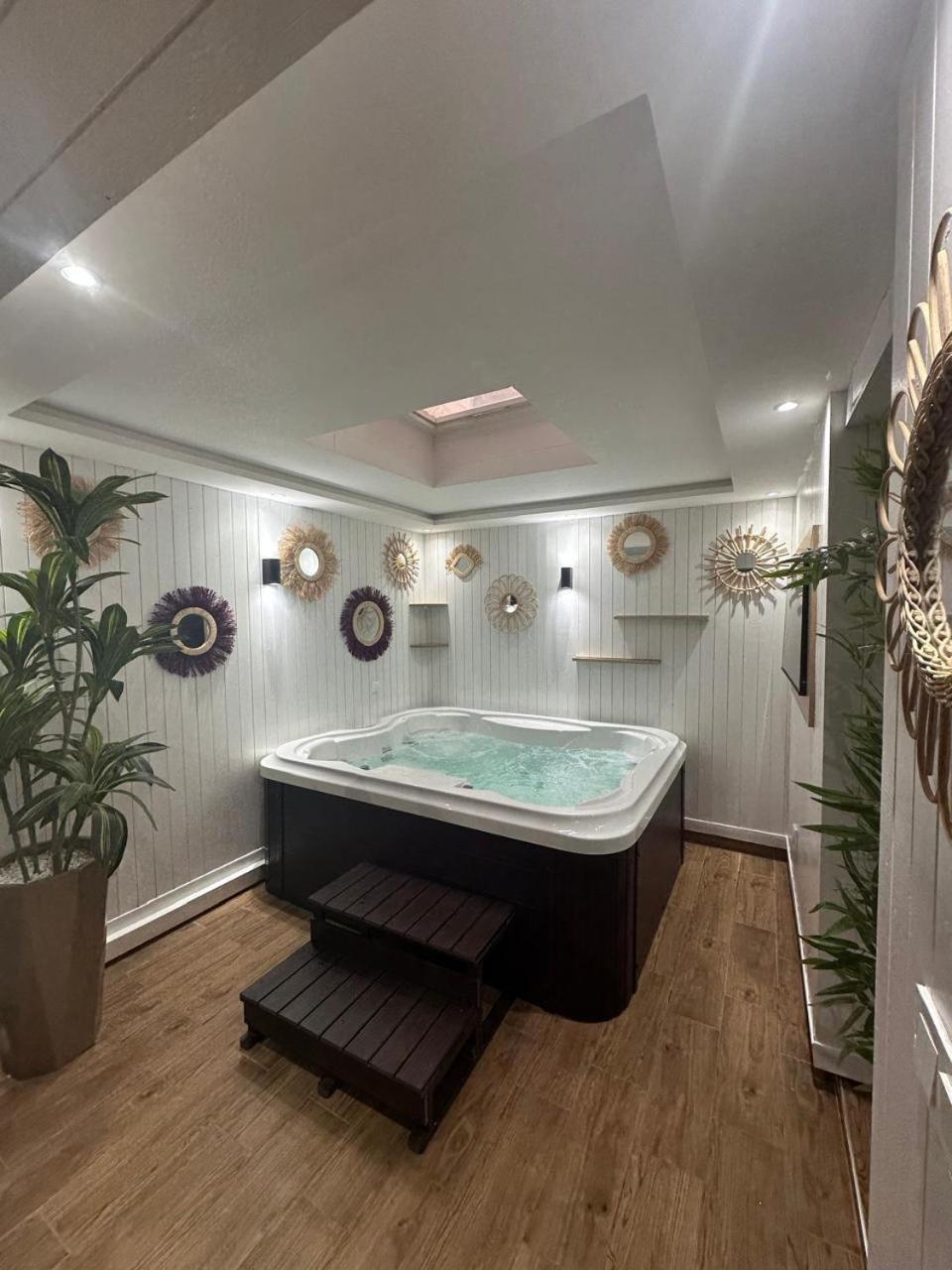Duplex Jacuzzi Apartment