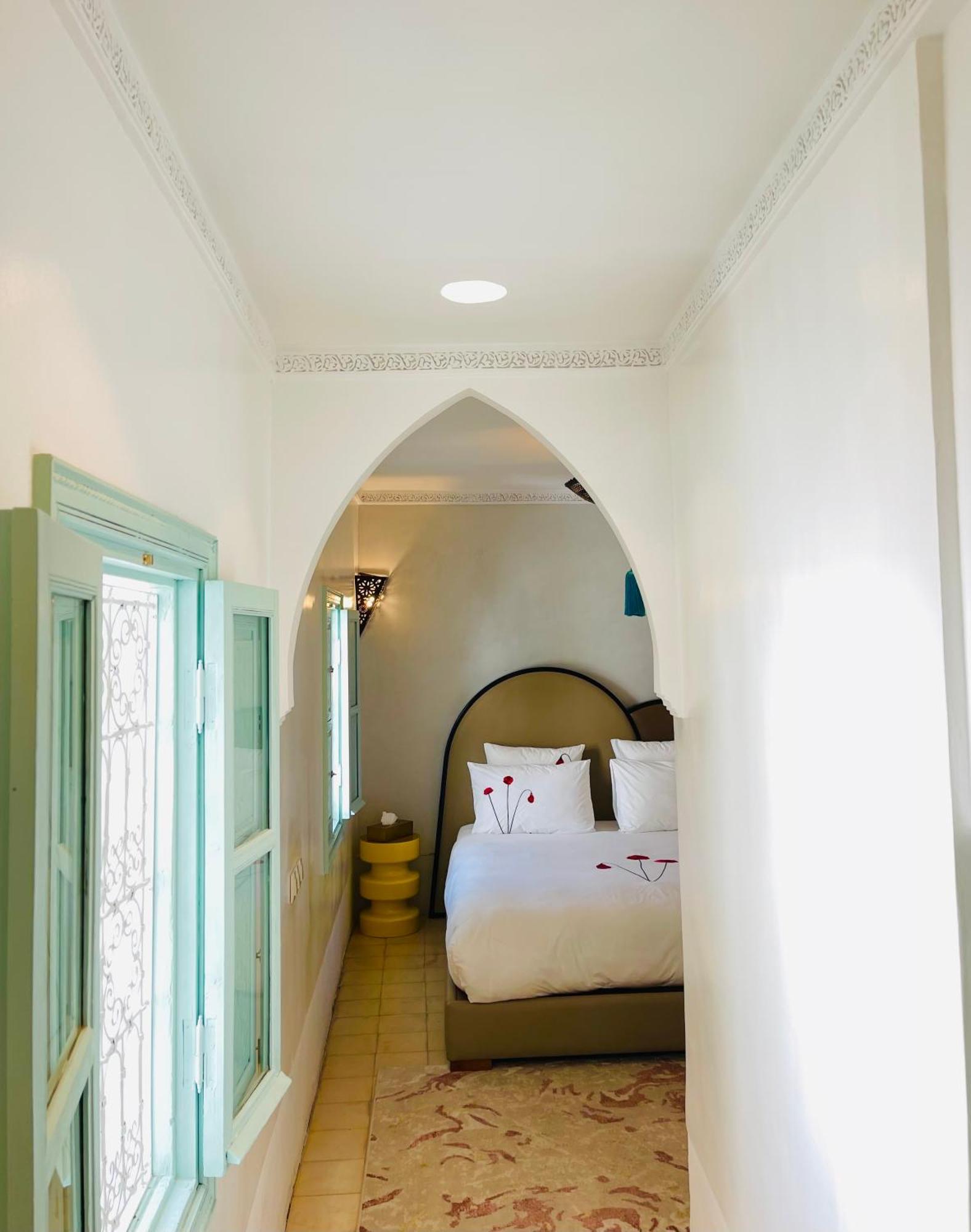Riad Assouel Et By La Siredrah *