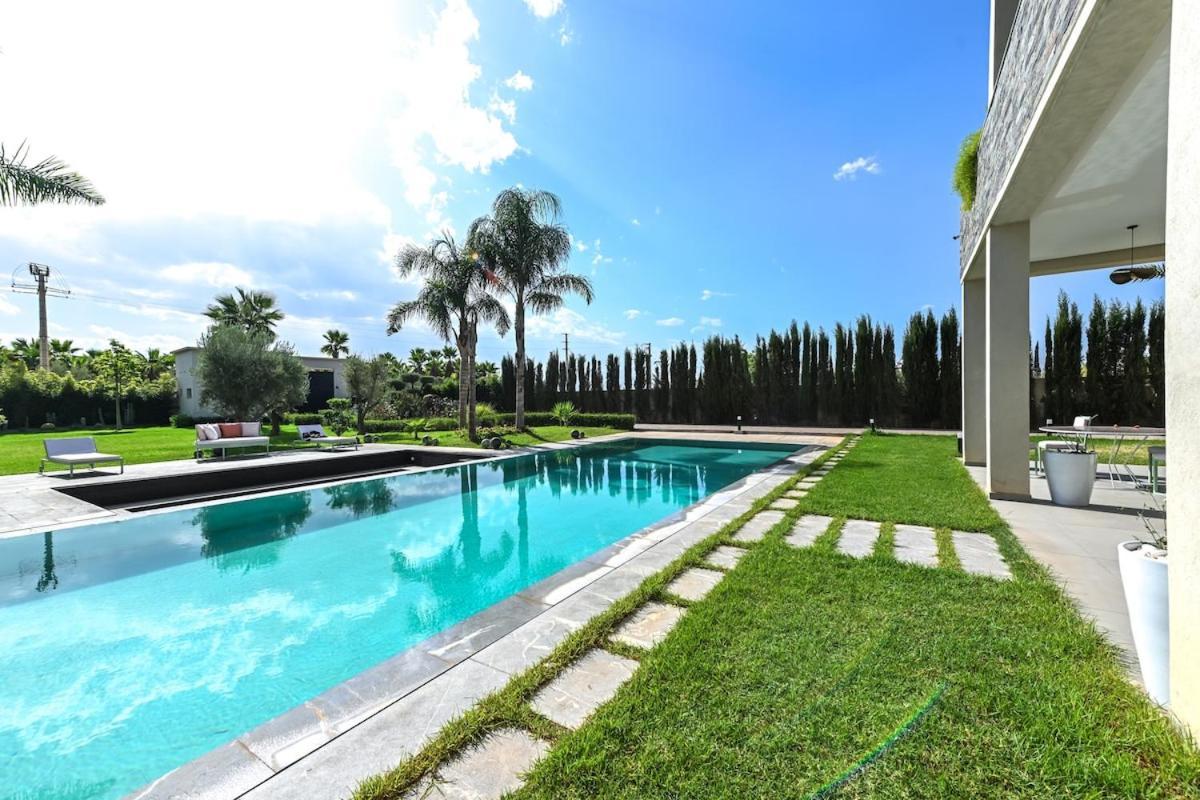 Stella! Elegante & Piscine Sans Vis A Vis Villa