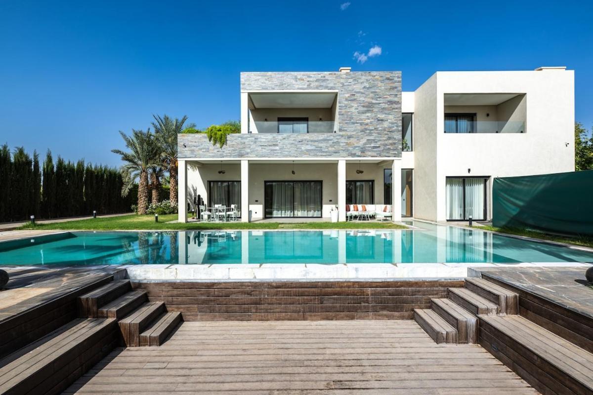 Stella! Elegante & Piscine Sans Vis A Vis *
