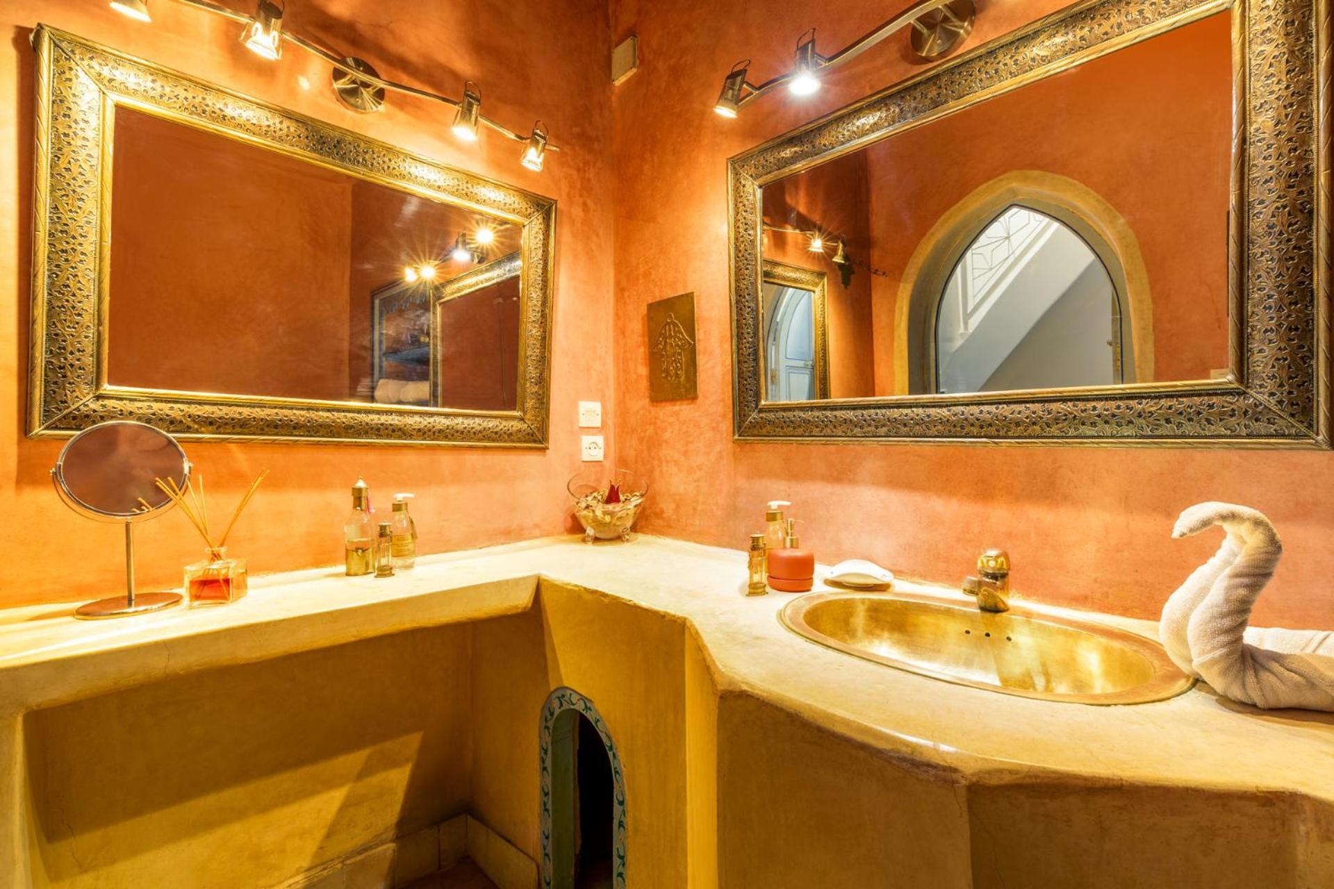 Dar Khmissa Riad & Spa Guest house