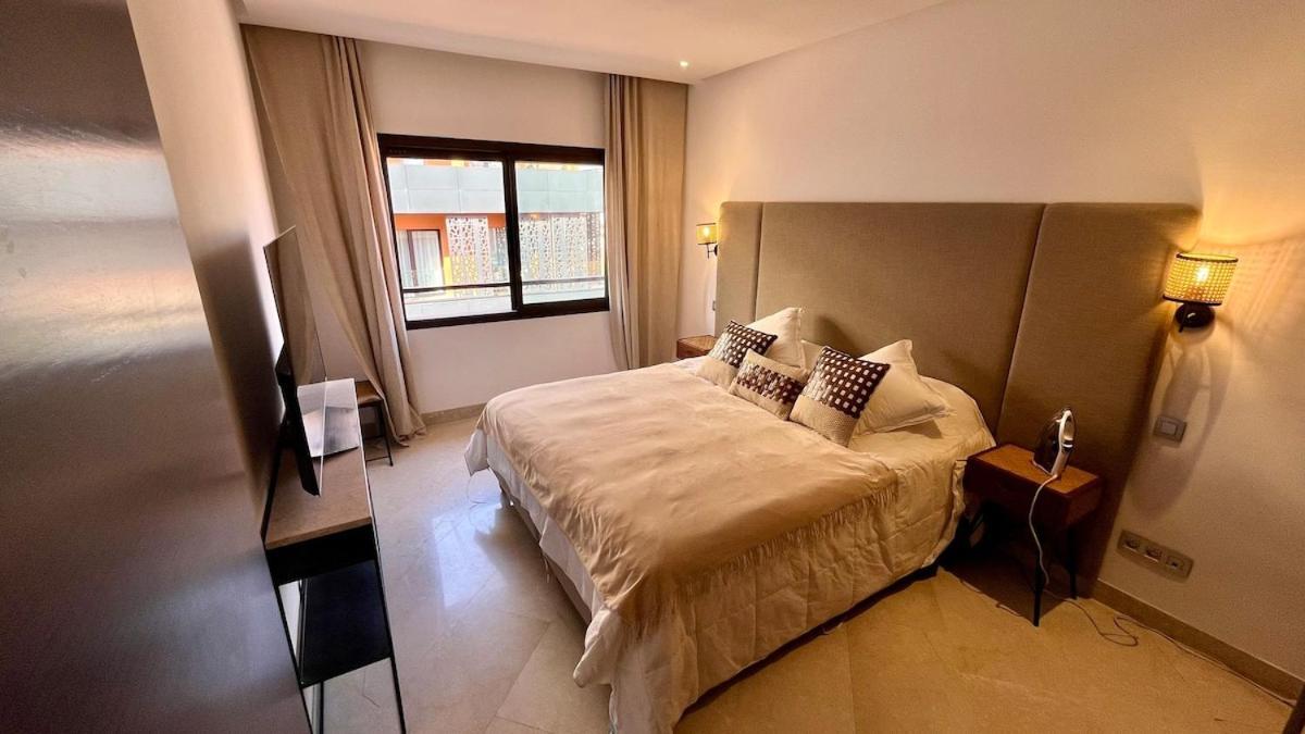 De Luxe A Care Eden Apartment *