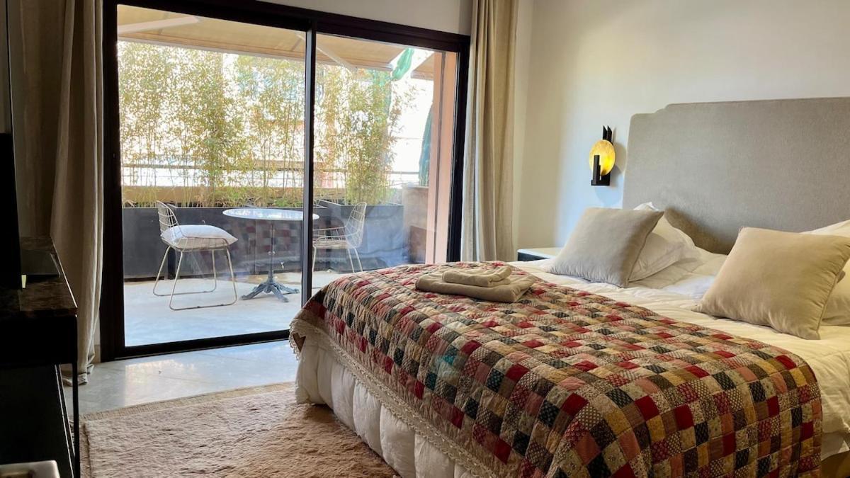De Luxe A Care Eden Apartment *