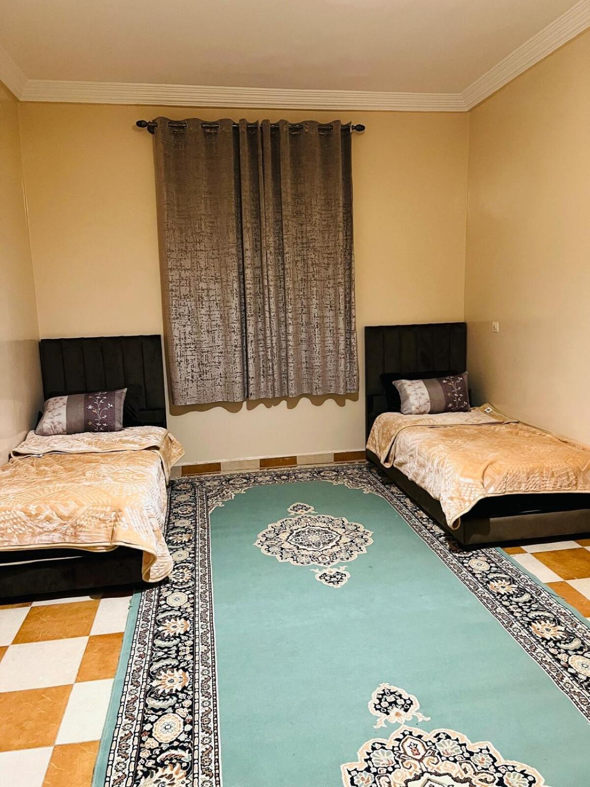 Aeroport, Apartment *