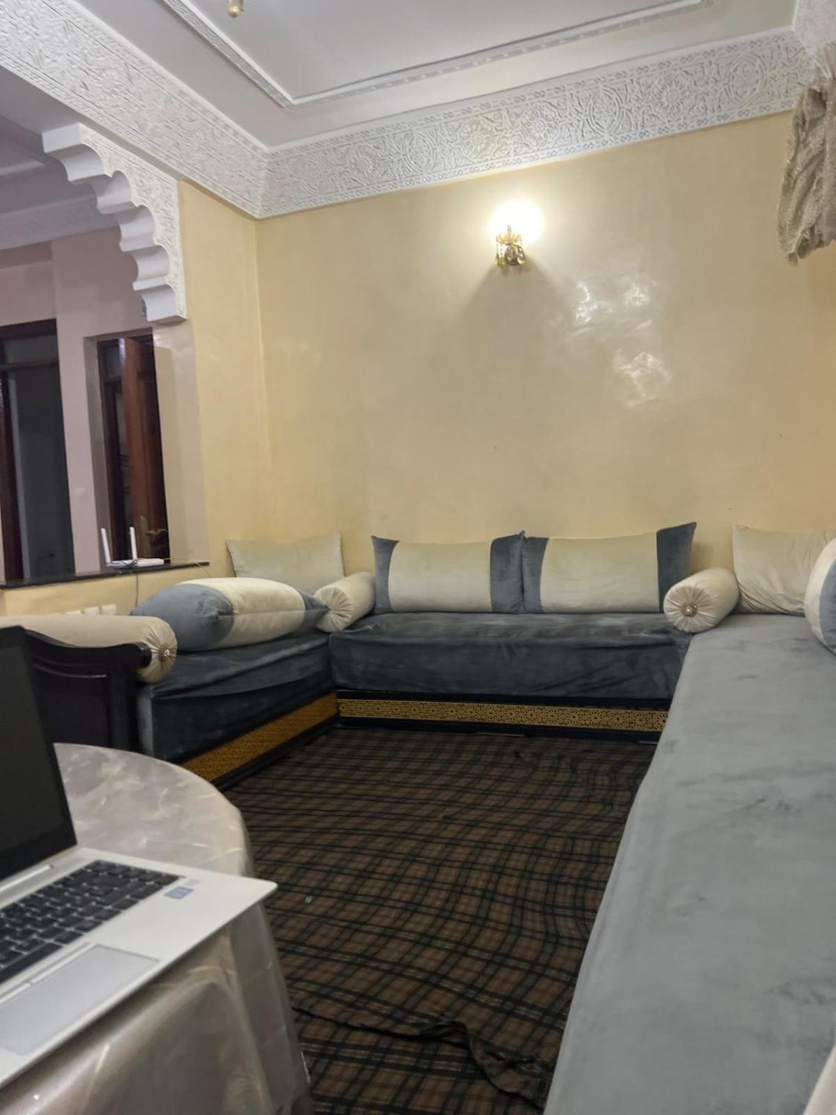 Aeroport, Apartment *