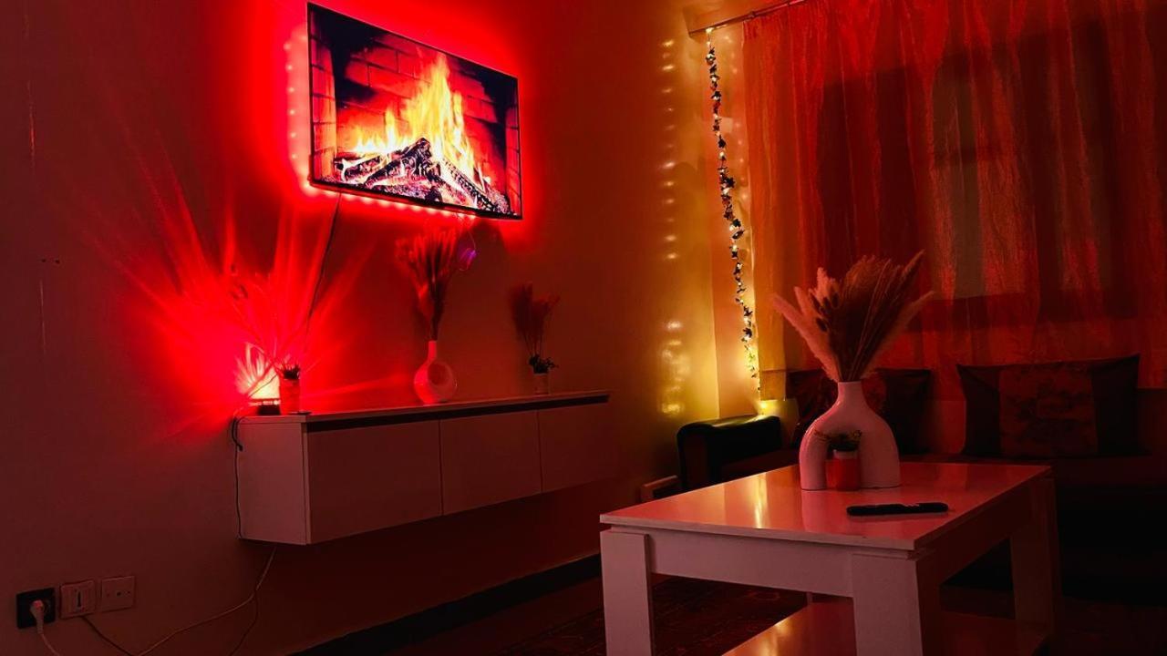 Cozy Airport Only 5 Minutes Walk Apartment *