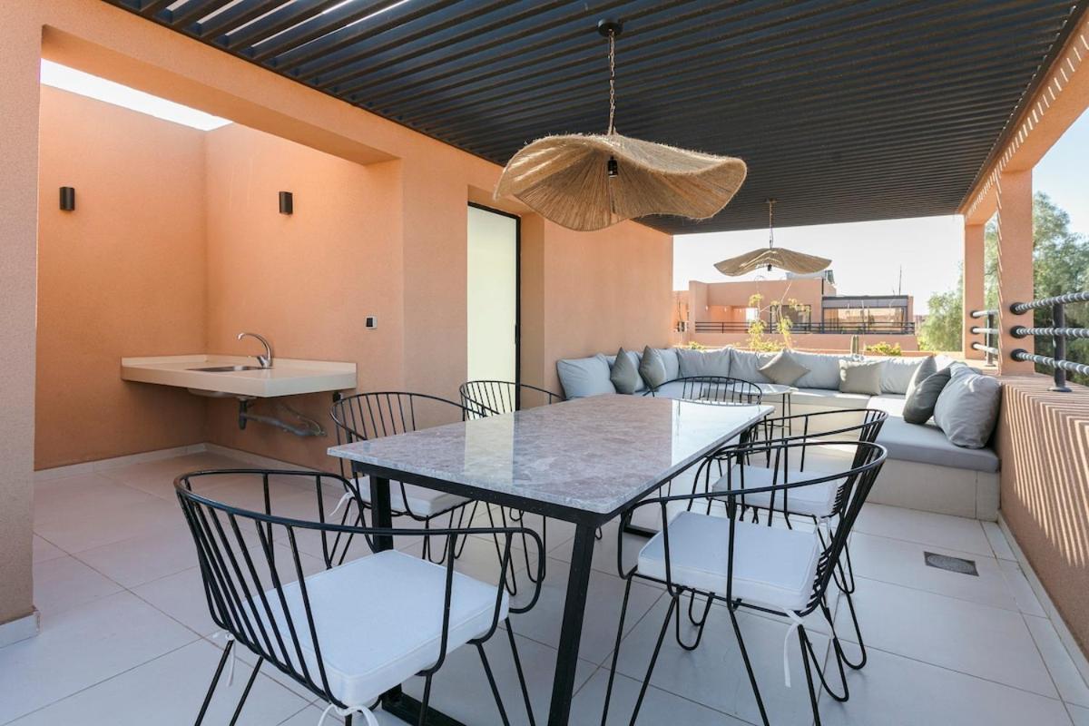 Apartment Beautiful 4 Bedroom Rooftop Pool