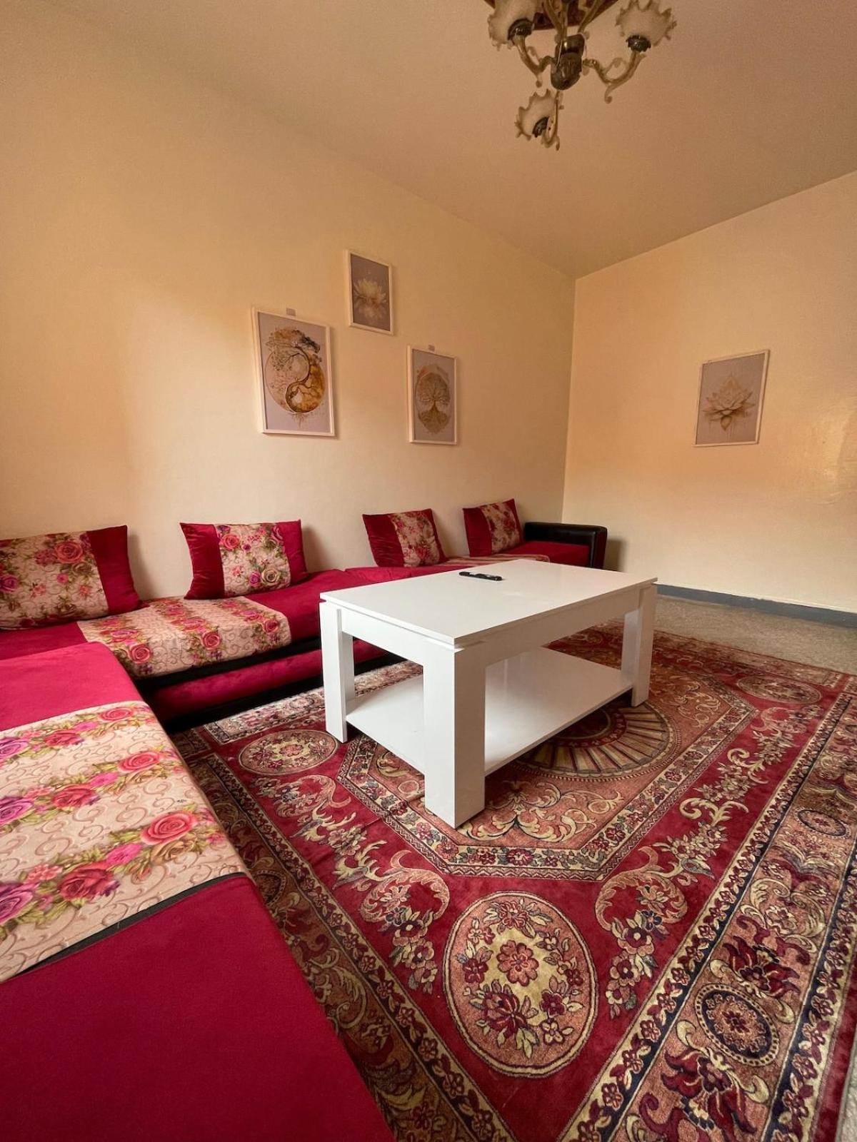 Cozy Airport Only 5 Minutes Walk *