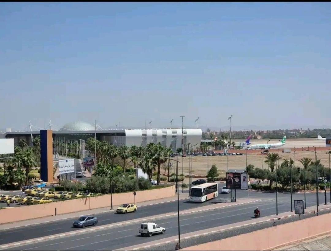 Cozy Airport Only 5 Minutes Walk *