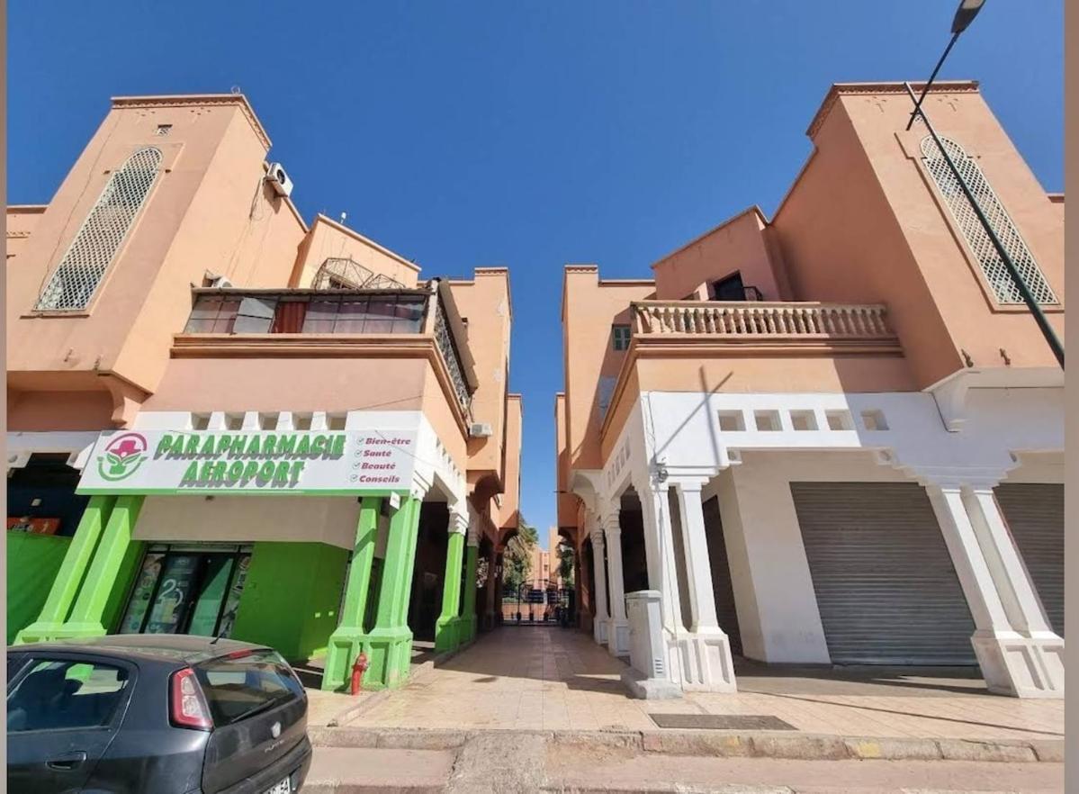 Cozy Airport Only 5 Minutes Walk Apartment