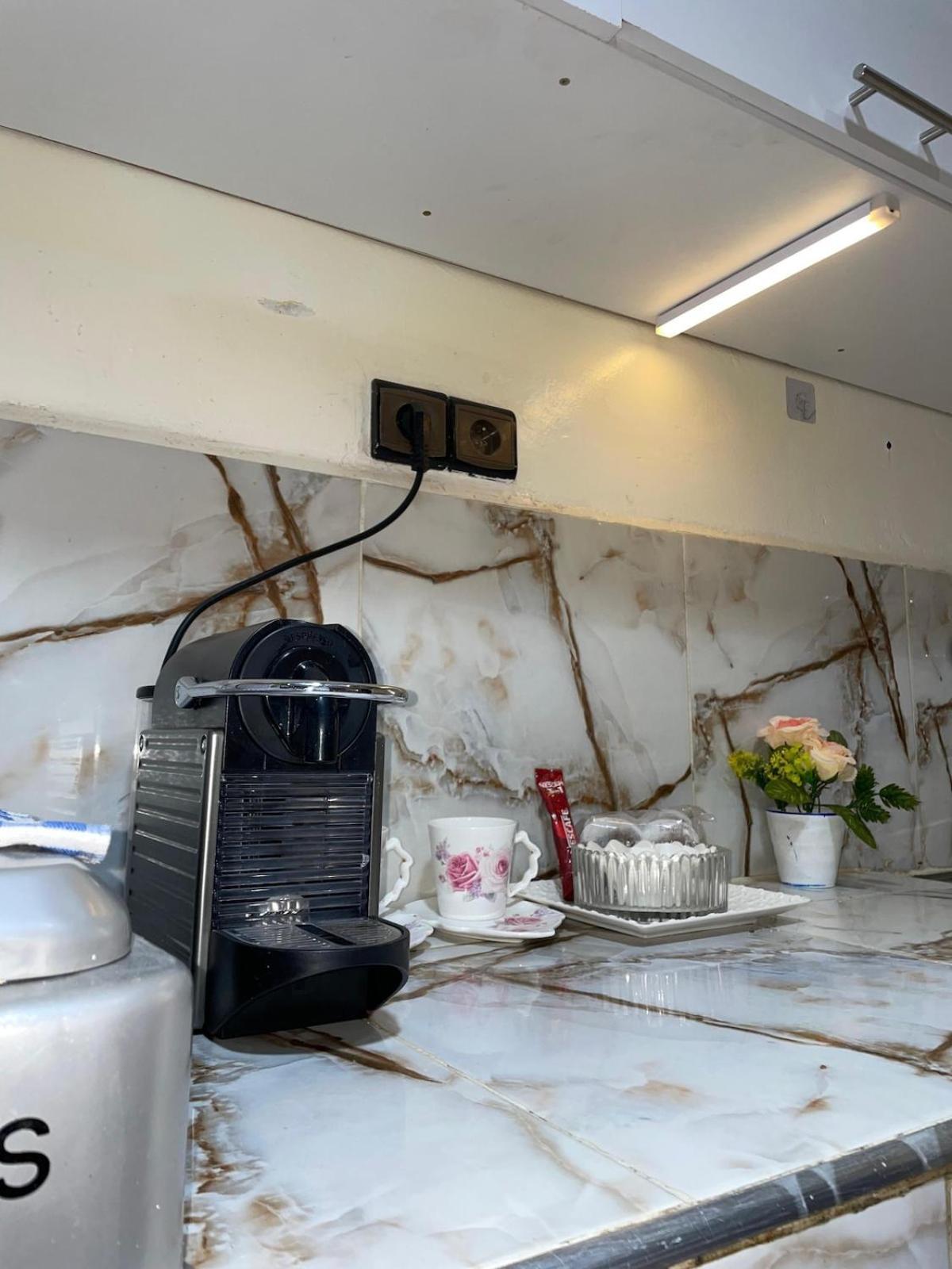 Apartment Cozy Airport Only 5 Minutes Walk *