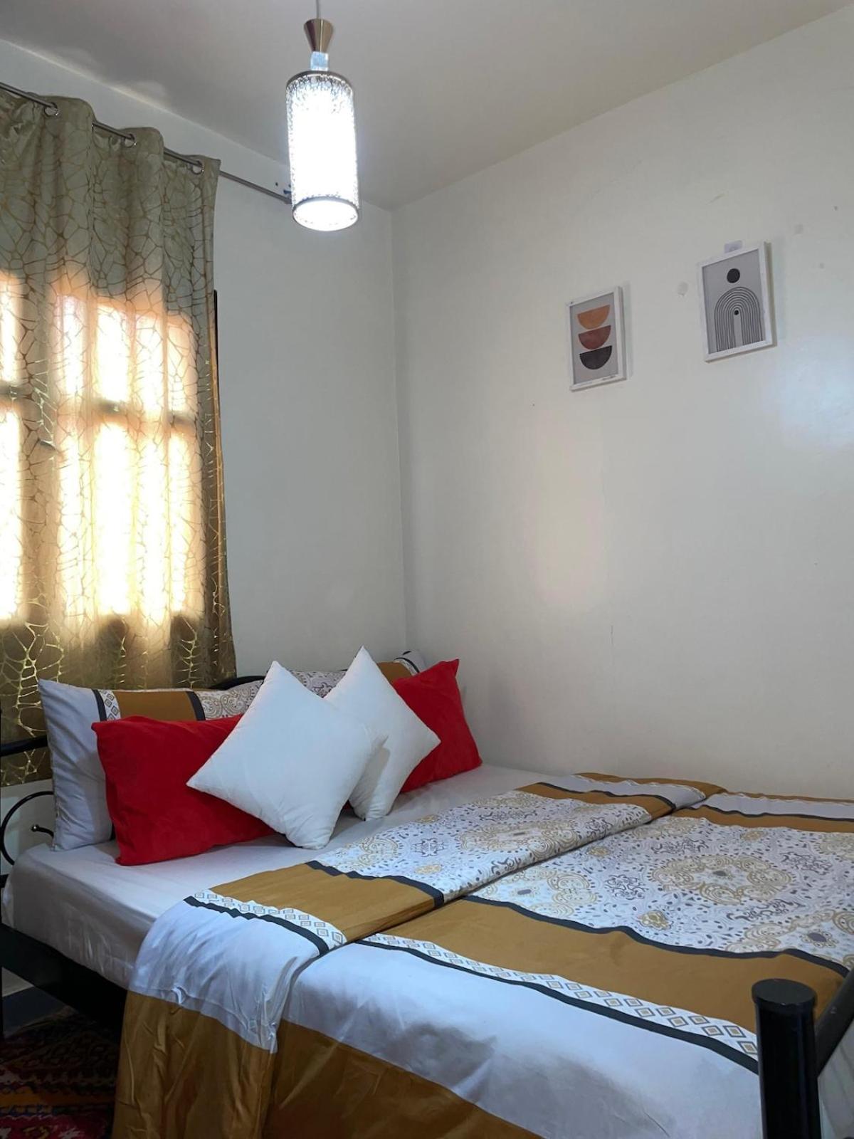 Cozy Airport Only 5 Minutes Walk Apartment