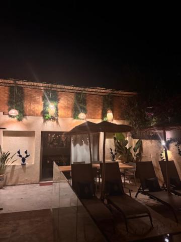 Boheme Avec Personnel De Maison *