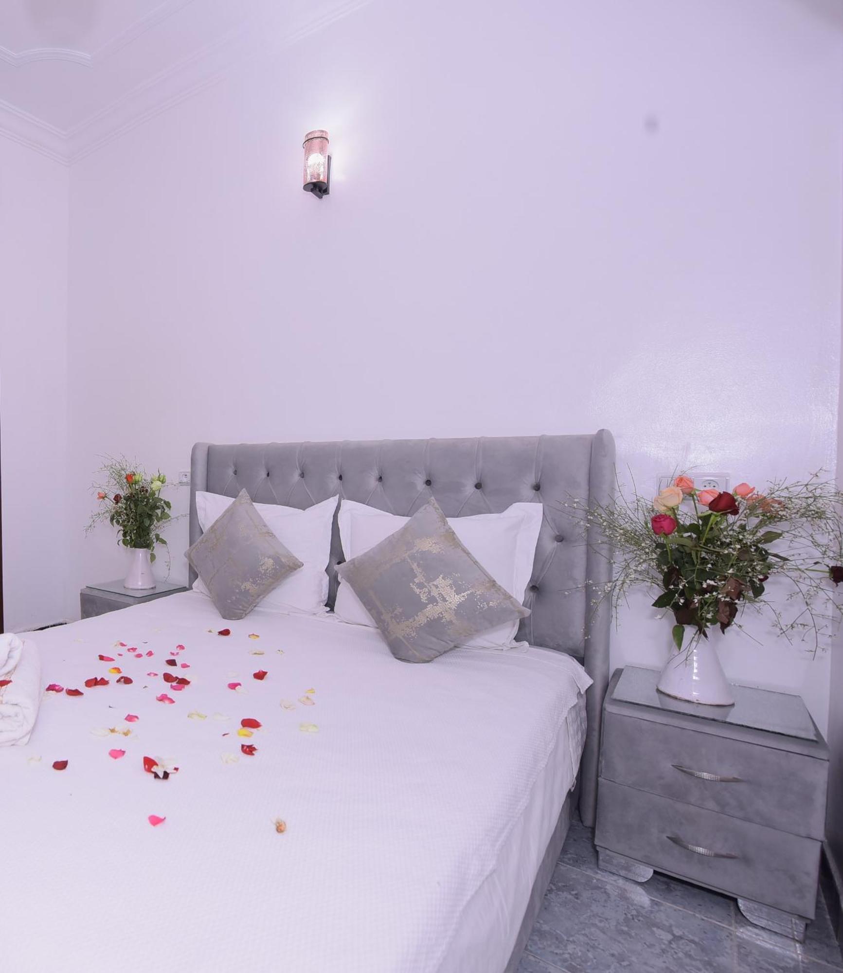 Fantasia Hotel 2*