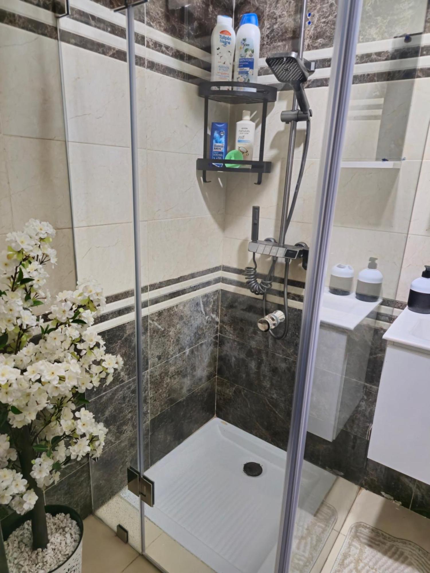 Elegant With High-end Apartment *
