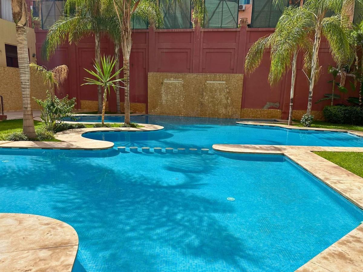 Exclusive Luxury With Pool, Jacuzzi And Service Apartment