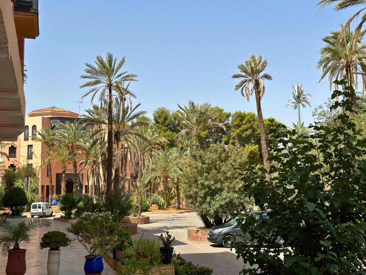 Exclusive Luxury With Pool, Jacuzzi And Service Apartment *