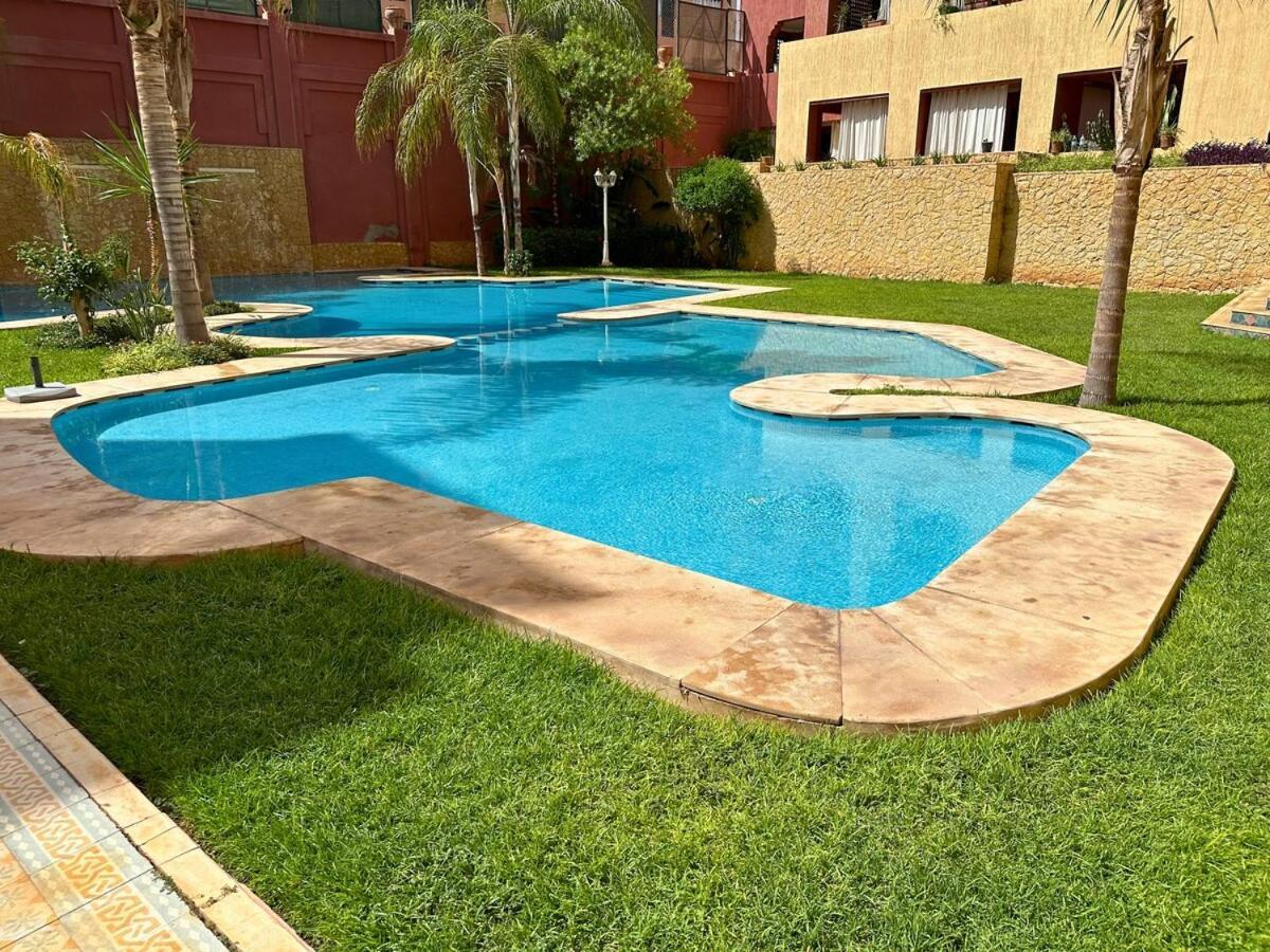 Exclusive Luxury With Pool, Jacuzzi And Service Apartment *