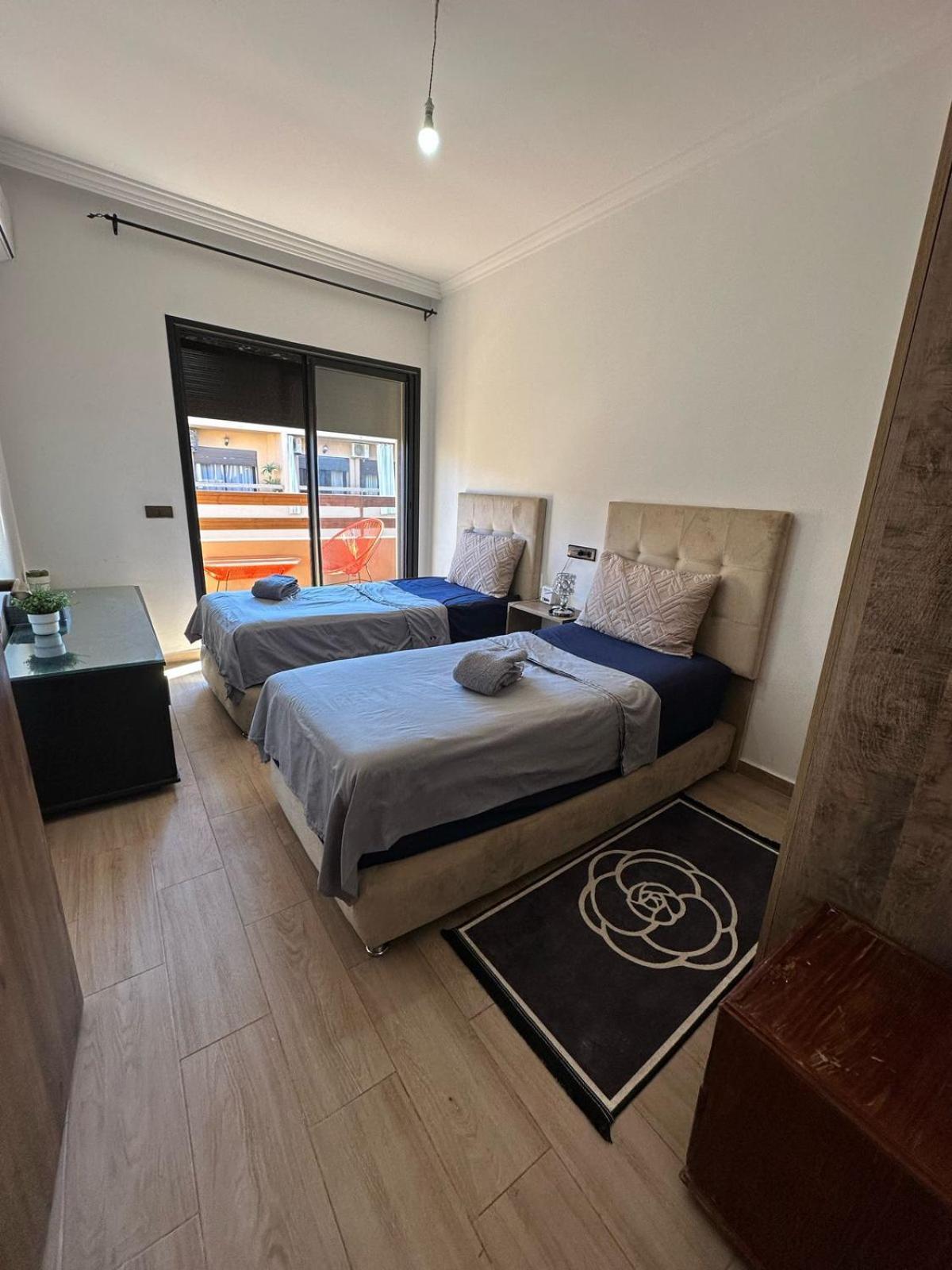 Apartment Family In The Center *