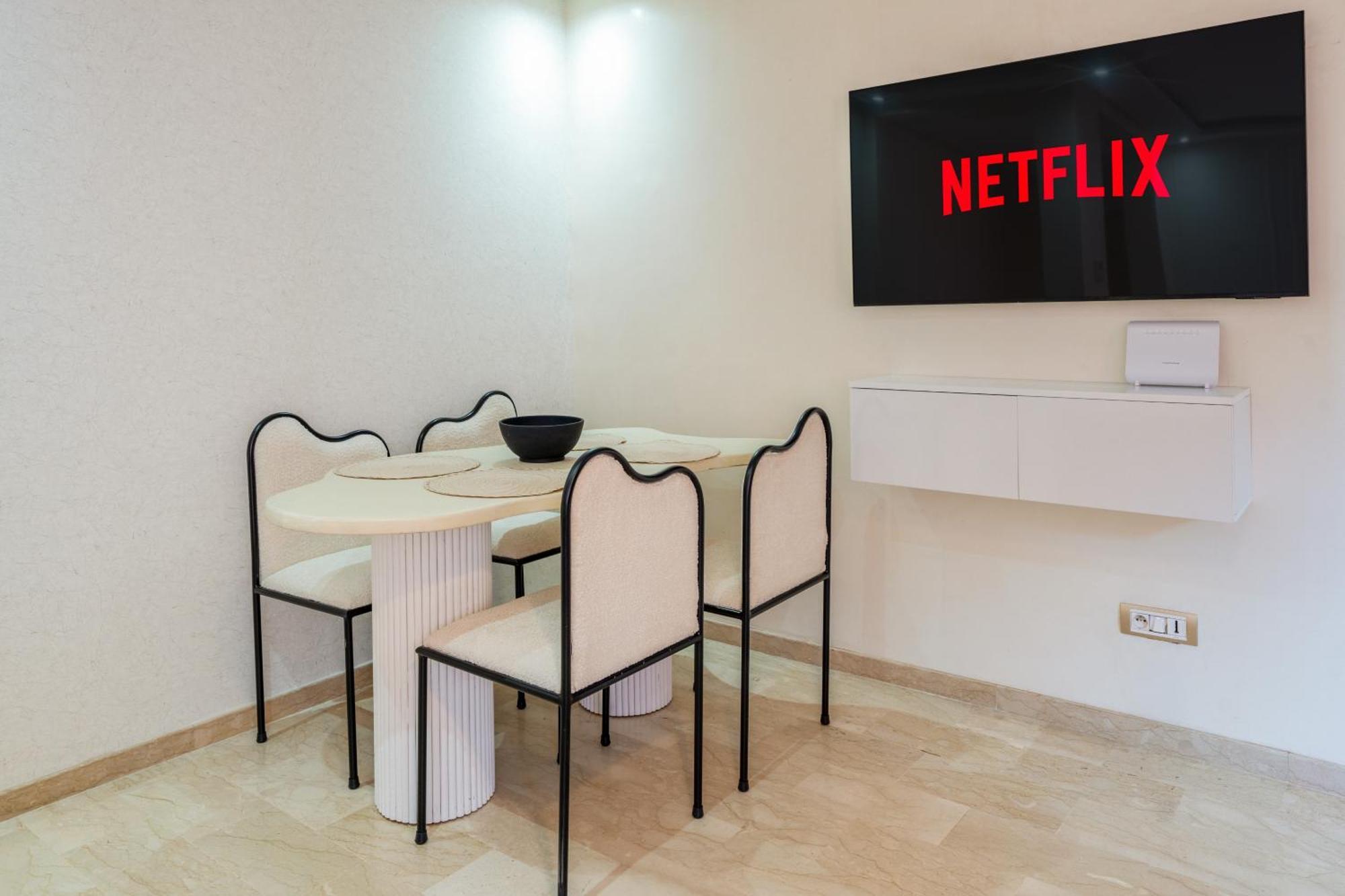 Apartment Downtown Gueliz Modern 1br Ac, Fast Wifi , Parking *