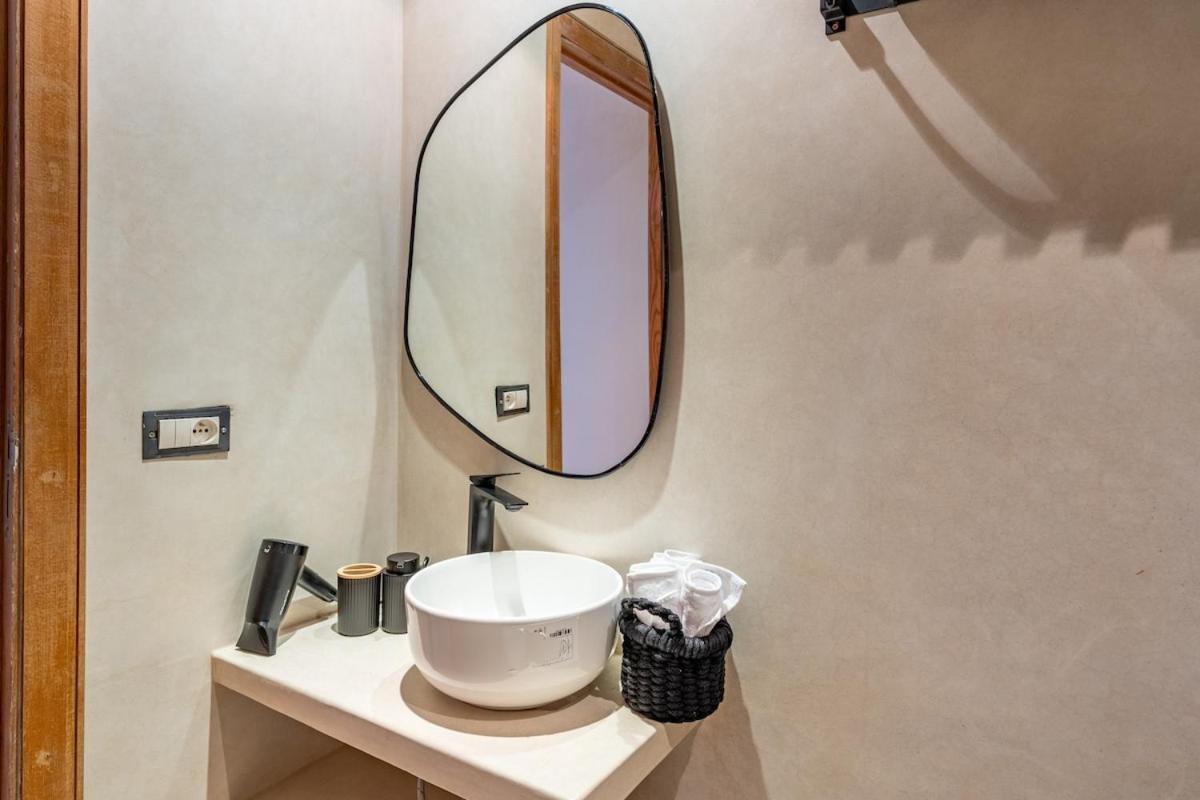Downtown Gueliz Modern 1br Ac, Fast Wifi , Parking Apartment Marrakesh