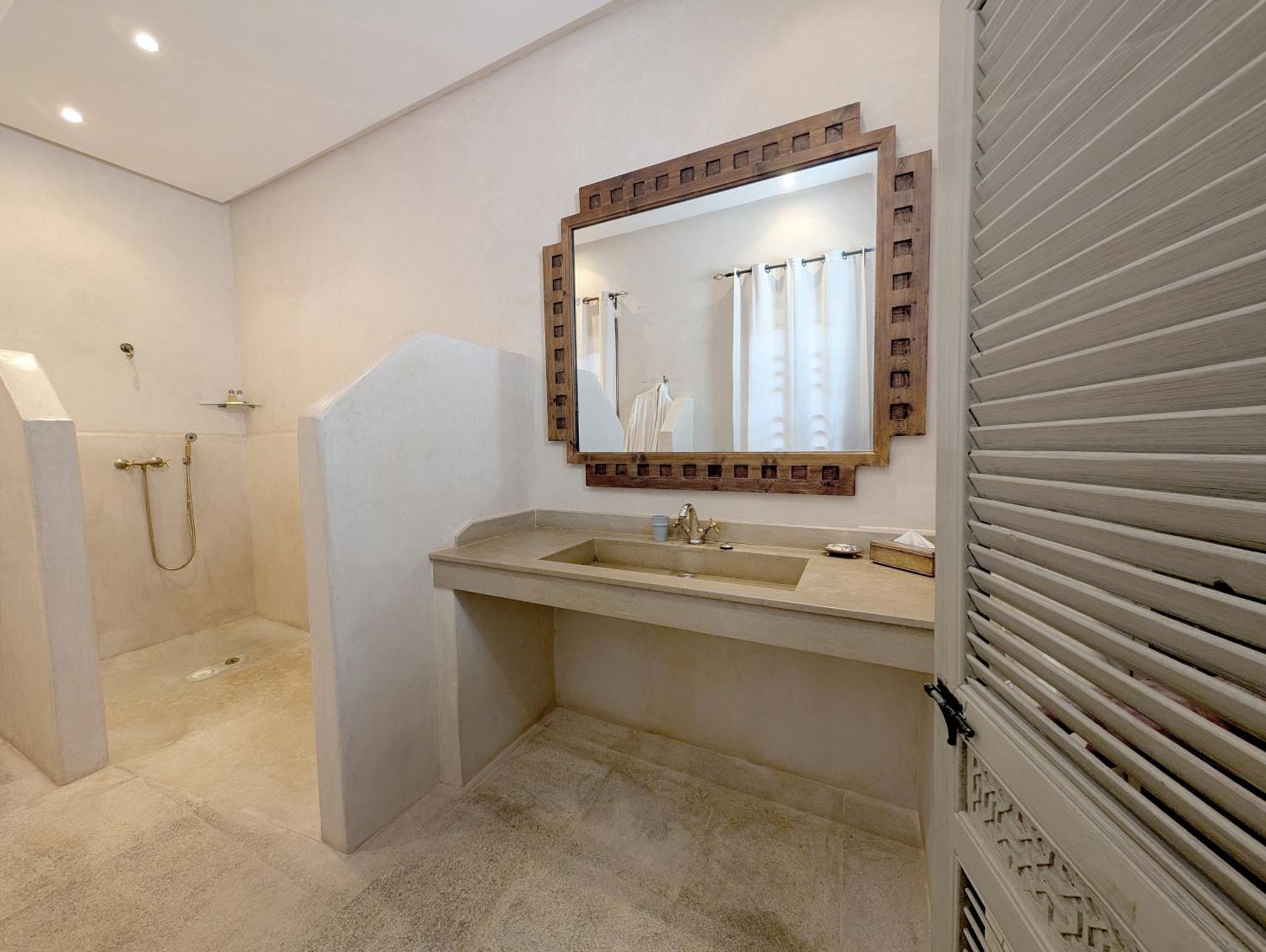 Riad Slitine & 4*