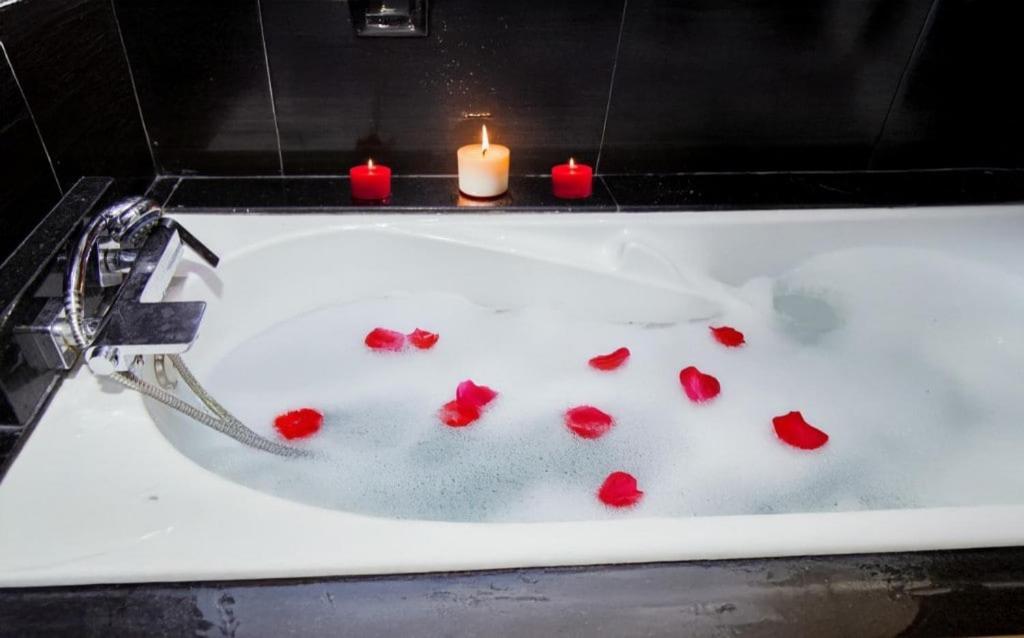 Apartment Romantic Retreat Waterfall Cozy Patio *