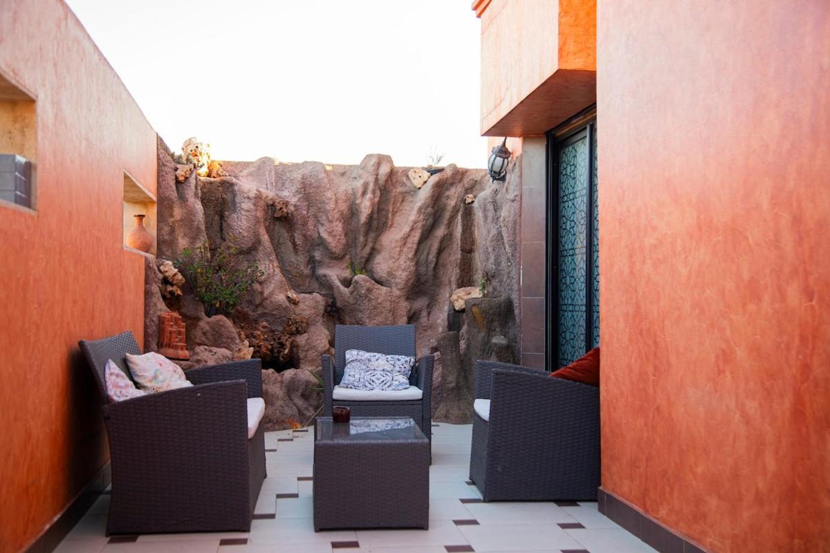 Romantic Retreat Waterfall Cozy Patio Apartment