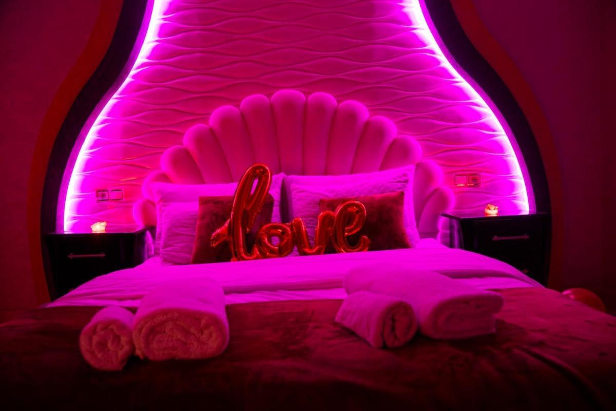 Romantic Retreat Waterfall Cozy Patio * Marrakesh