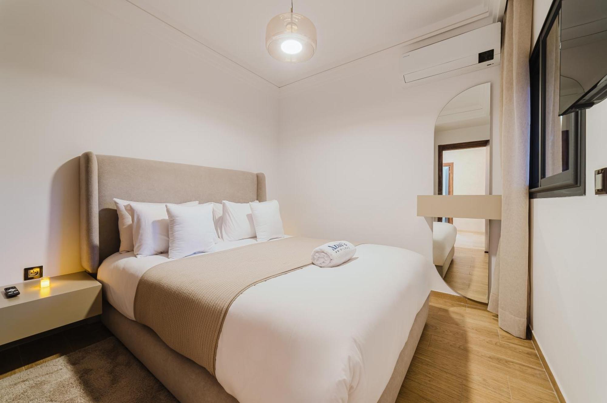 New! Modern Appart, Parking , Piscine & Fiber Wifi Gueliz Centre Apartment *