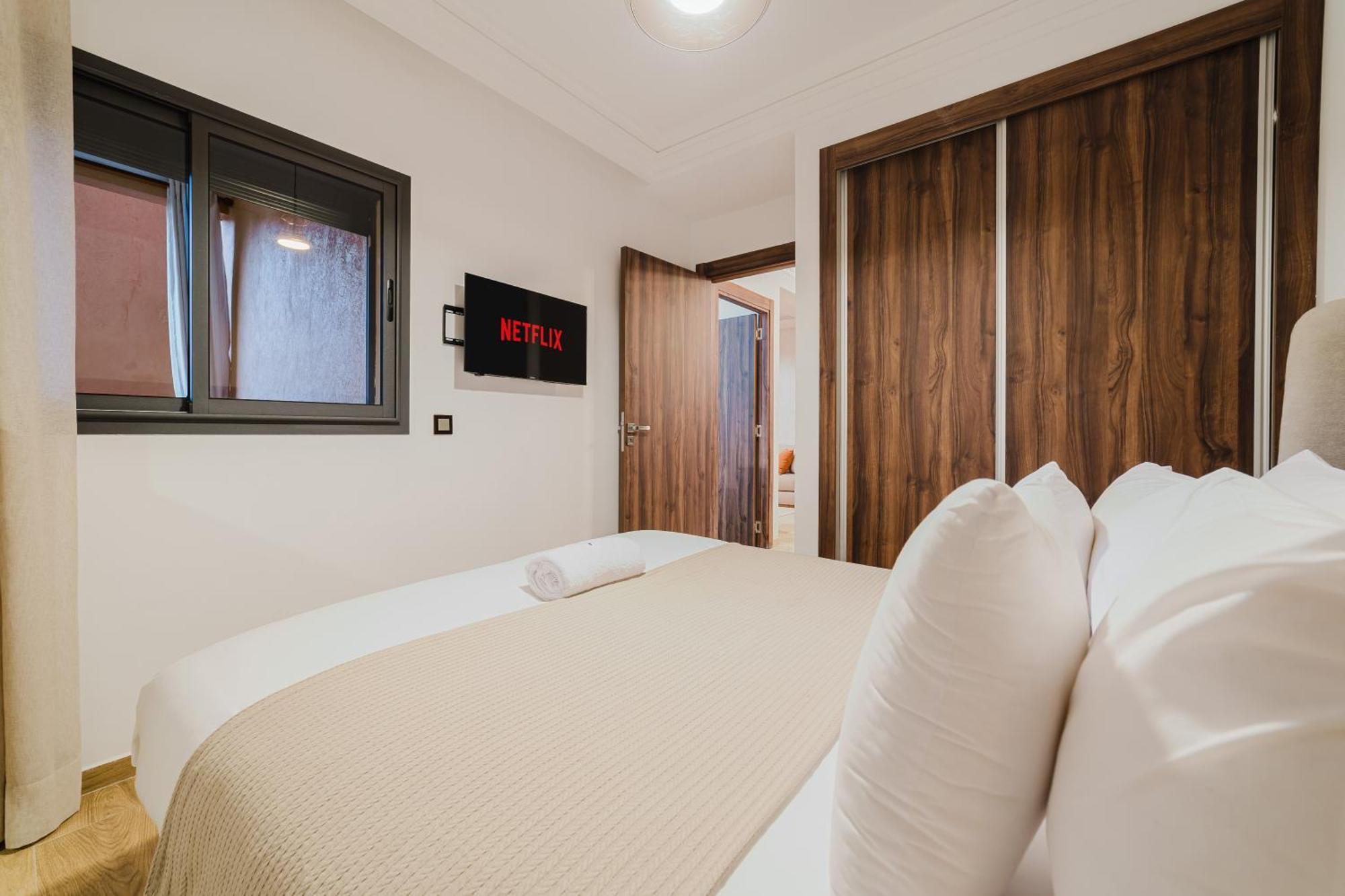 New! Modern Appart, Parking , Piscine & Fiber Wifi Gueliz Centre Marrakesh