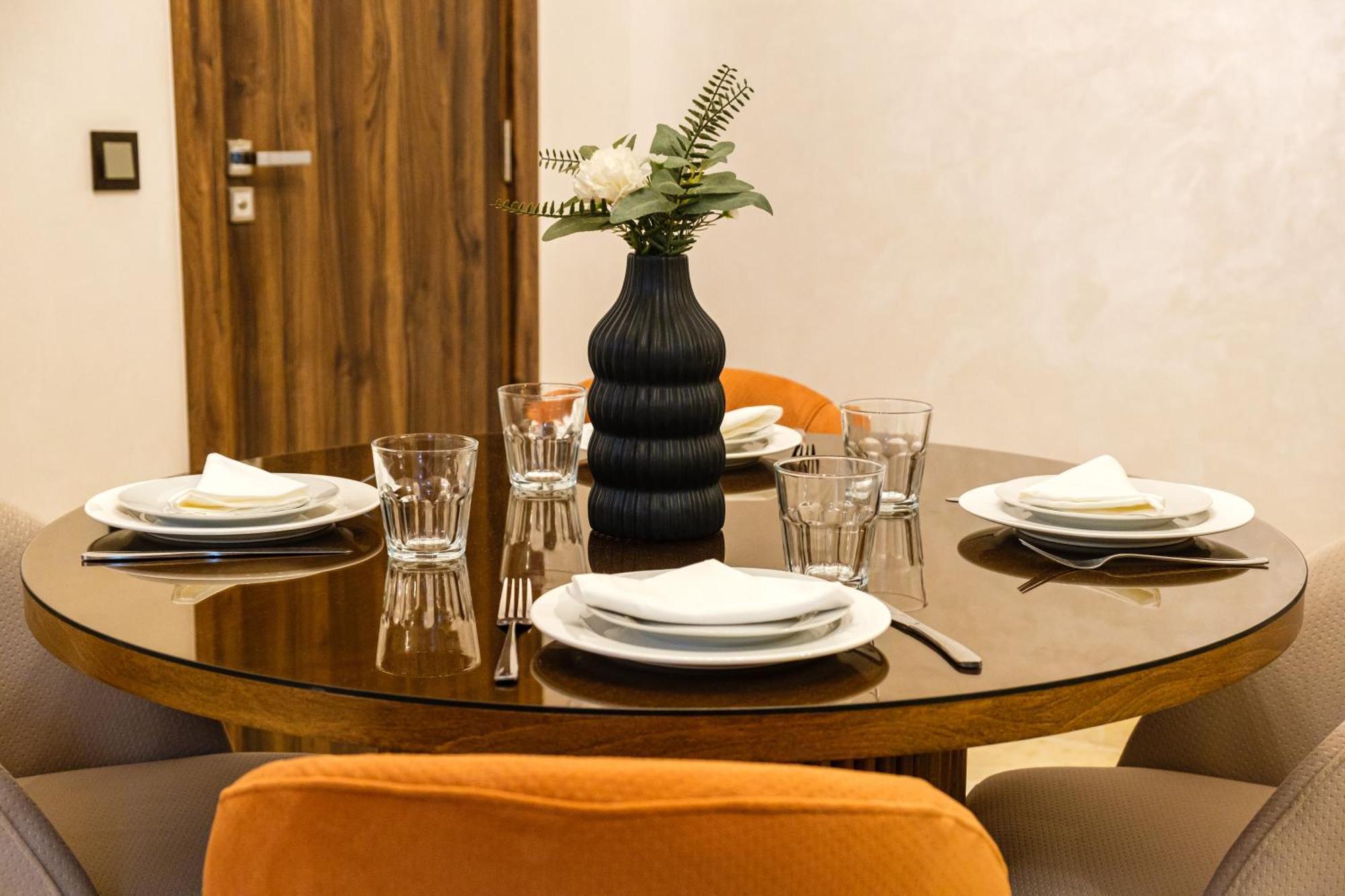 New! Modern Appart, Parking , Piscine & Fiber Wifi Gueliz Centre