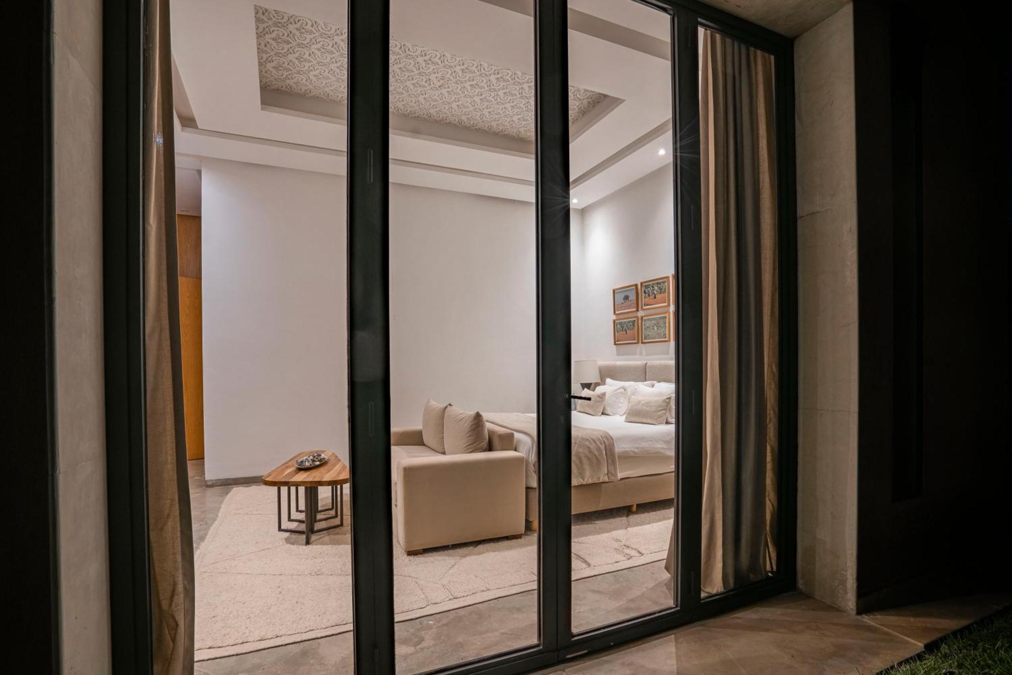 Deluxe A Marrakech Avec Piscine Chaufee Pousada *
