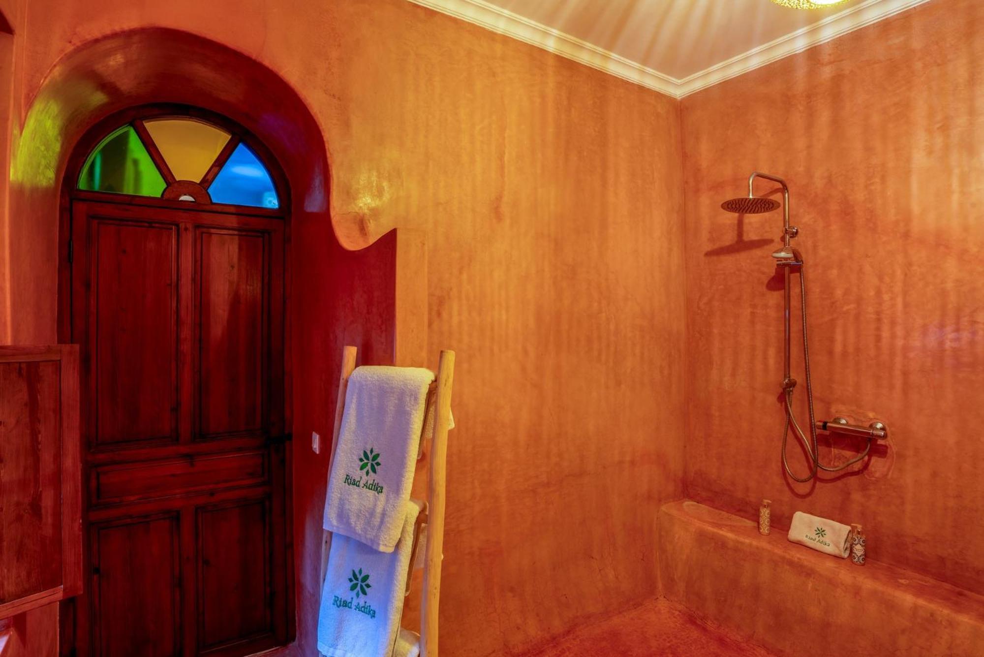 Riad Adika & 4*