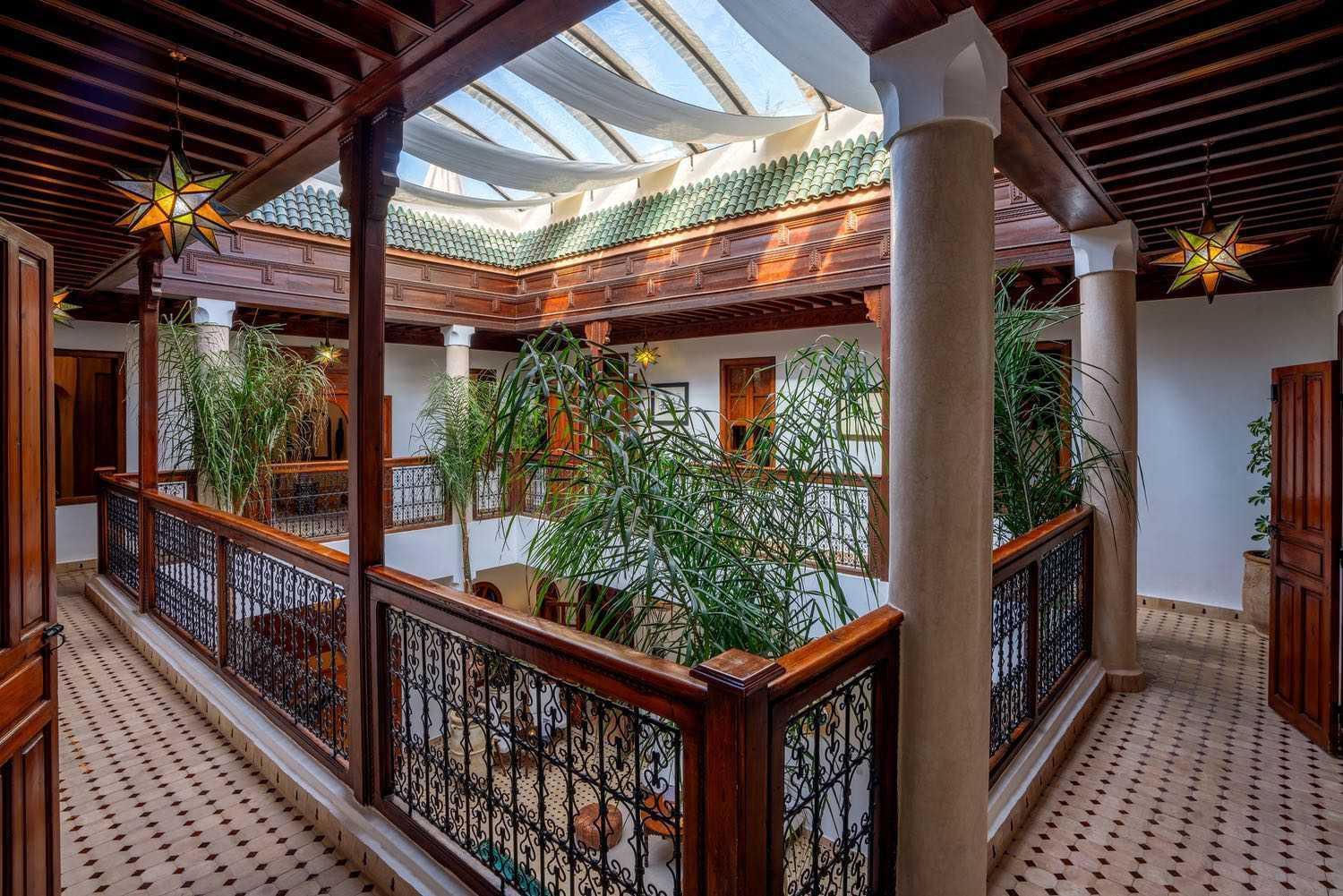 Riad Adika & 4*